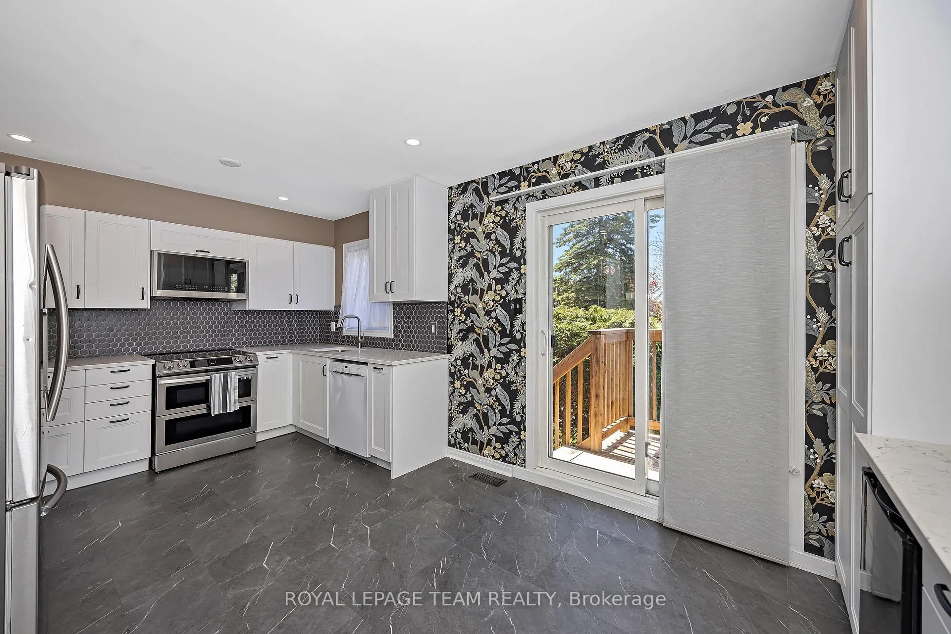 Photo 12 of Unit C, 276 Dalehurst Drive, Ottawa, Tanglewood — HOMEH