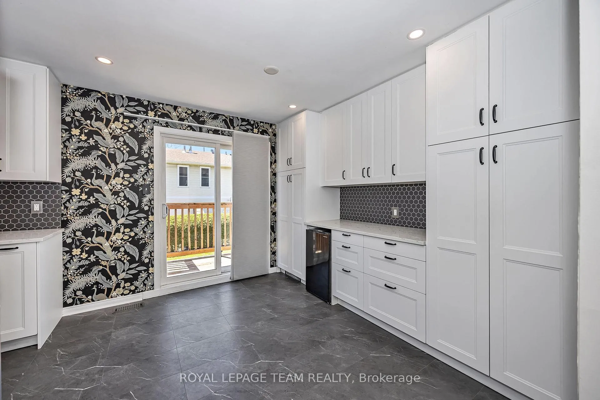 Photo 13 of Unit C, 276 Dalehurst Drive, Ottawa, Tanglewood — HOMEH