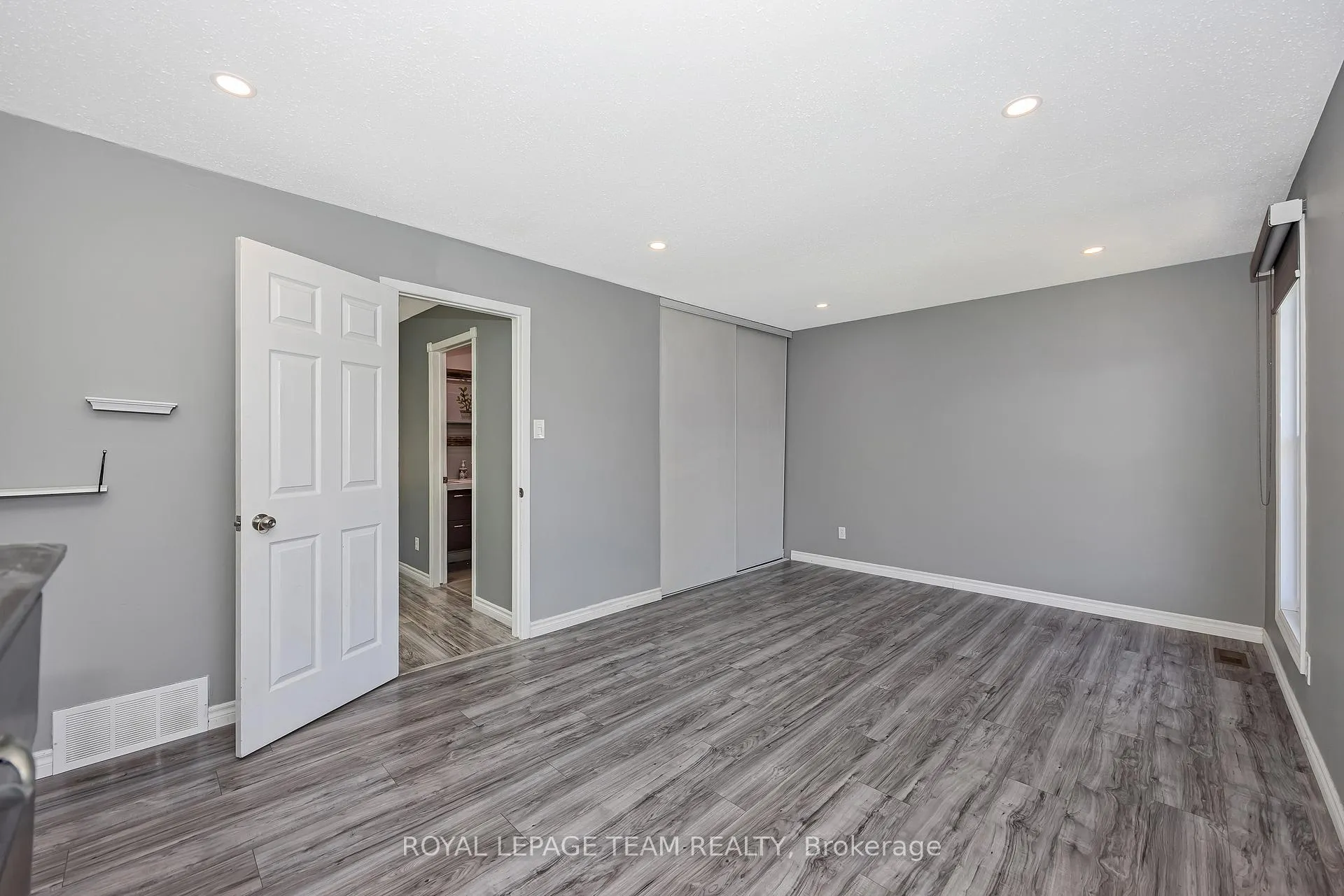 Photo 19 of Unit C, 276 Dalehurst Drive, Ottawa, Tanglewood — HOMEH