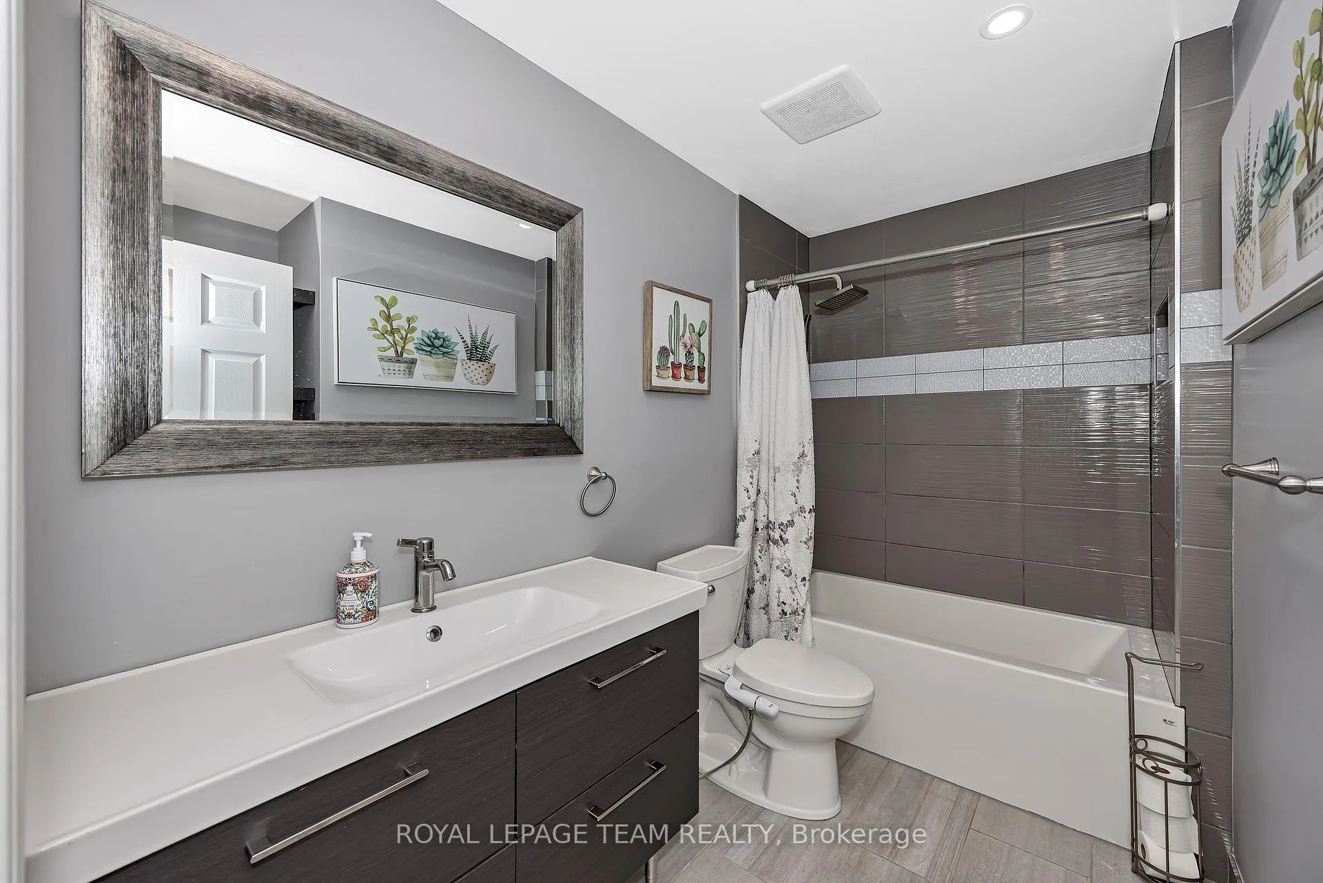 Photo 20 of Unit C, 276 Dalehurst Drive, Ottawa, Tanglewood — HOMEH
