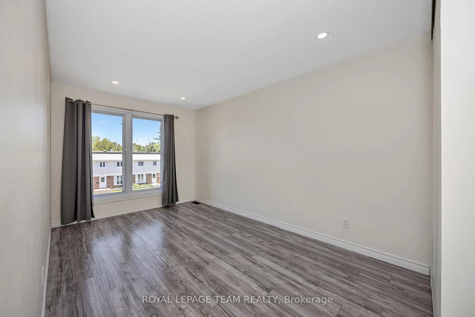 Photo 21 of Unit C, 276 Dalehurst Drive, Ottawa, Tanglewood — HOMEH