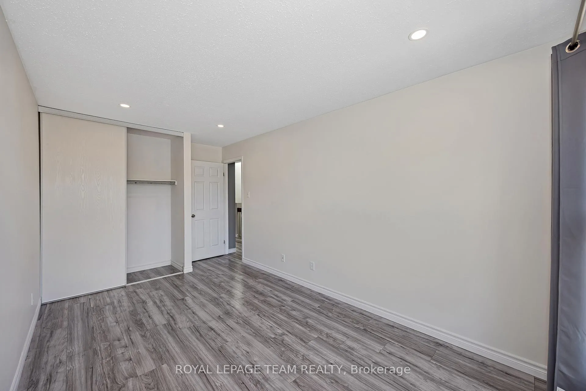 Photo 22 of Unit C, 276 Dalehurst Drive, Ottawa, Tanglewood — HOMEH
