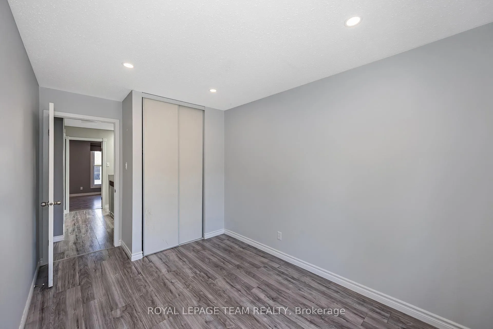 Photo 24 of Unit C, 276 Dalehurst Drive, Ottawa, Tanglewood — HOMEH