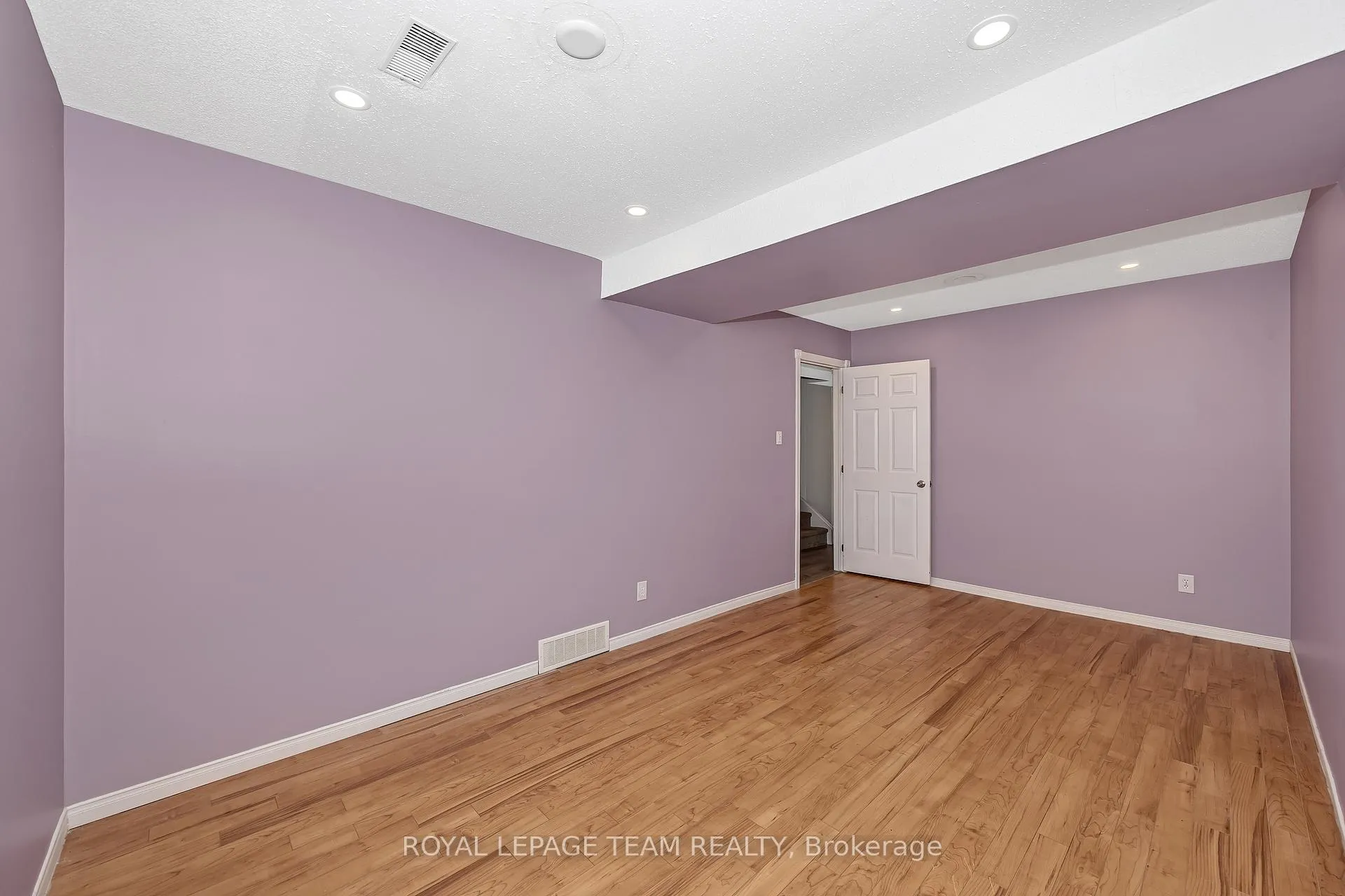 Photo 27 of Unit C, 276 Dalehurst Drive, Ottawa, Tanglewood — HOMEH