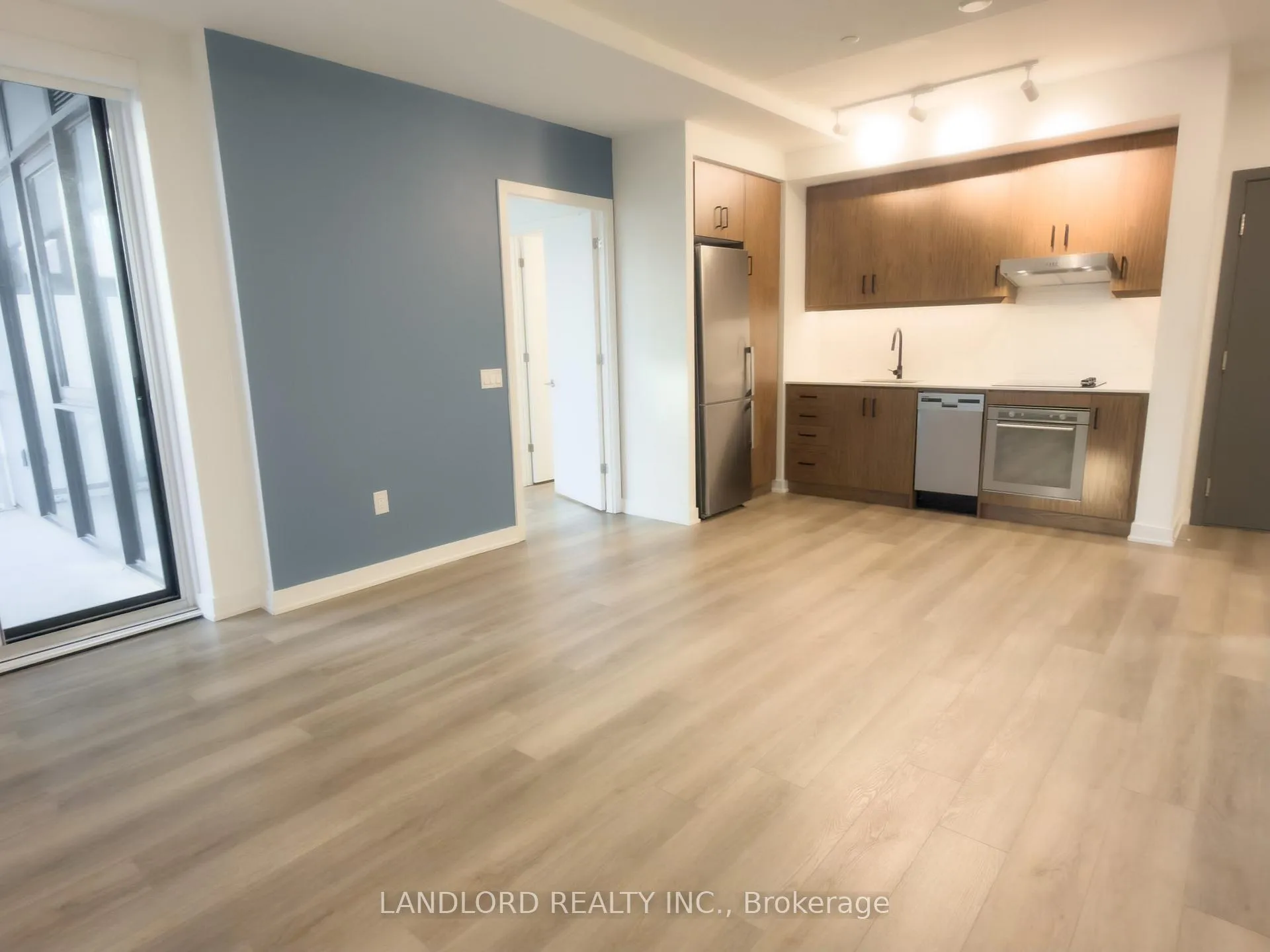 Photo 2 of Unit 501, 9 Tecumseth Street, Toronto, Niagara — HOMEH