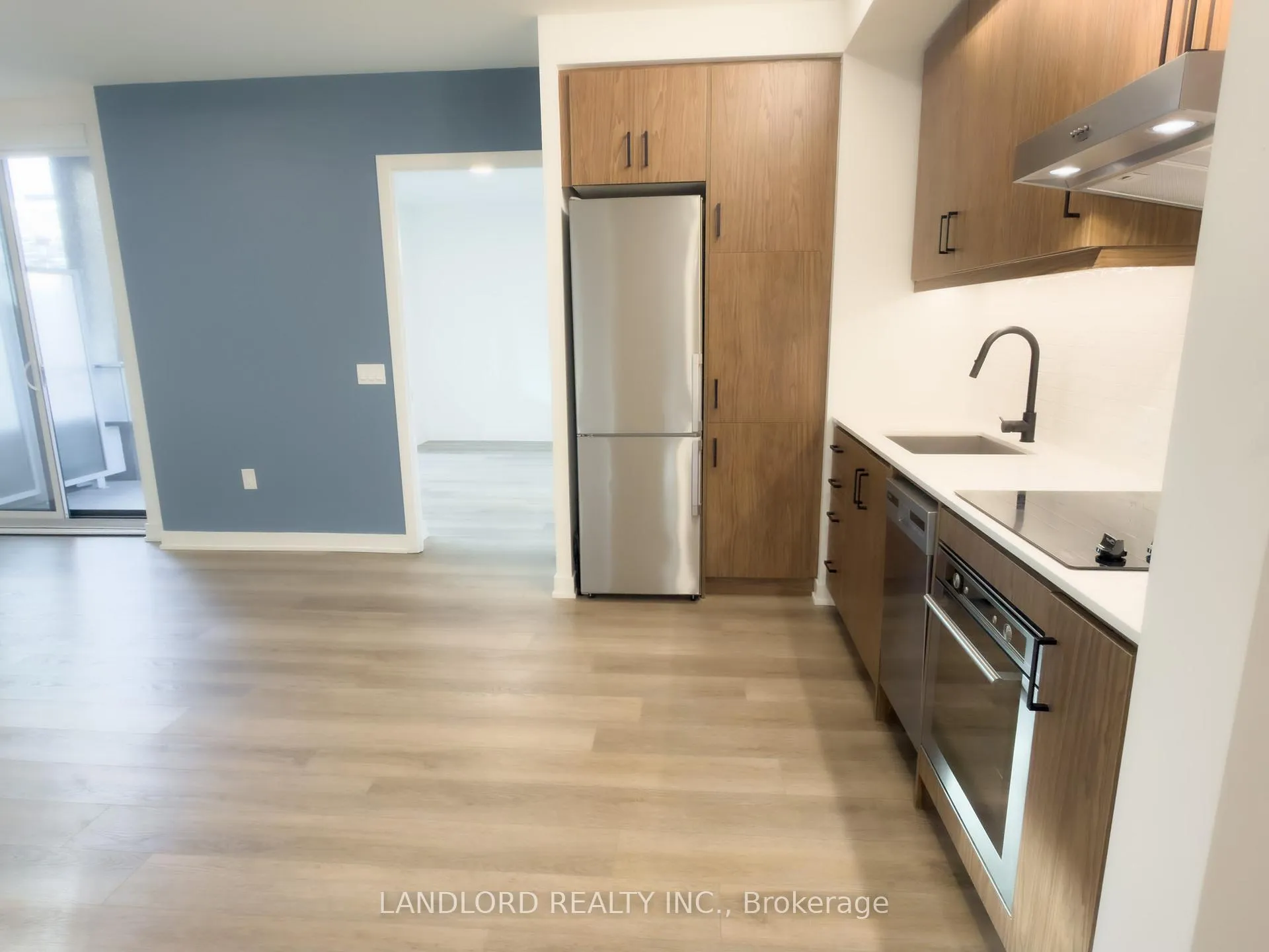 Photo 3 of Unit 501, 9 Tecumseth Street, Toronto, Niagara — HOMEH