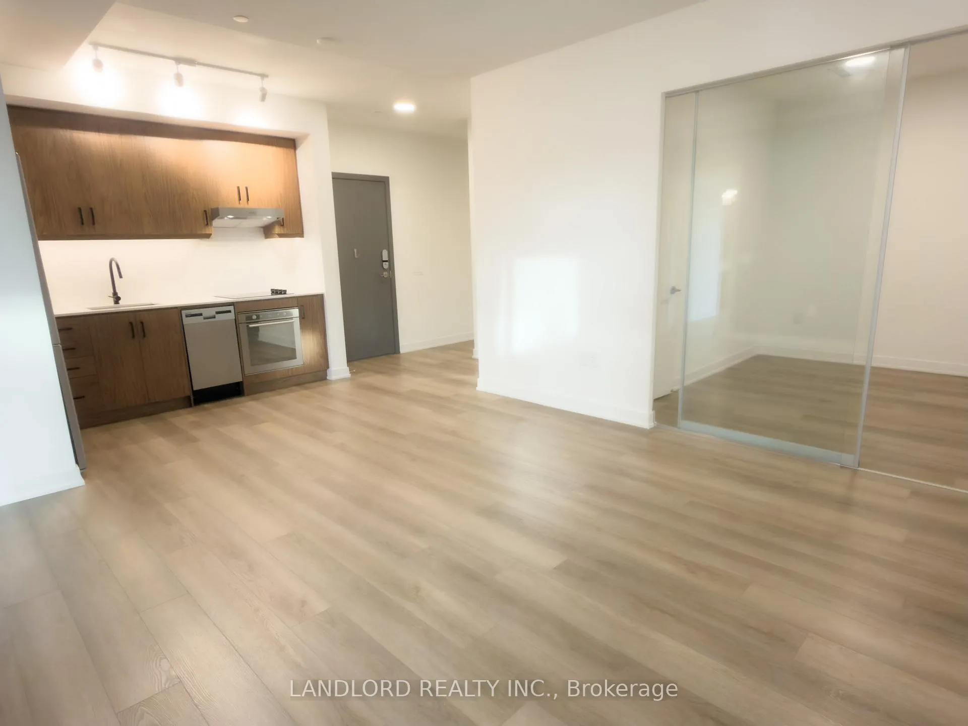 Photo 6 of Unit 501, 9 Tecumseth Street, Toronto, Niagara — HOMEH