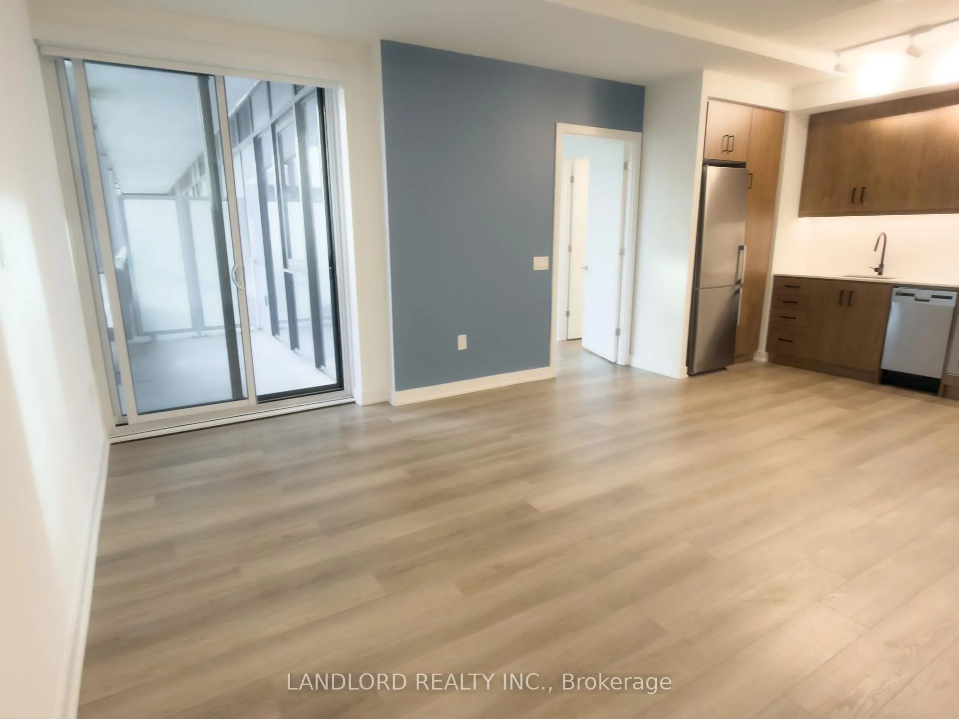 Photo 8 of Unit 501, 9 Tecumseth Street, Toronto, Niagara — HOMEH