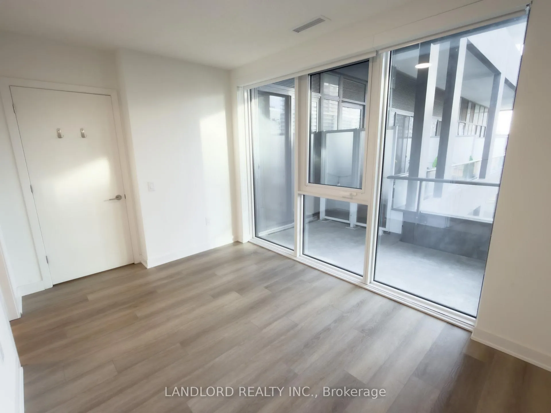 Photo 11 of Unit 501, 9 Tecumseth Street, Toronto, Niagara — HOMEH