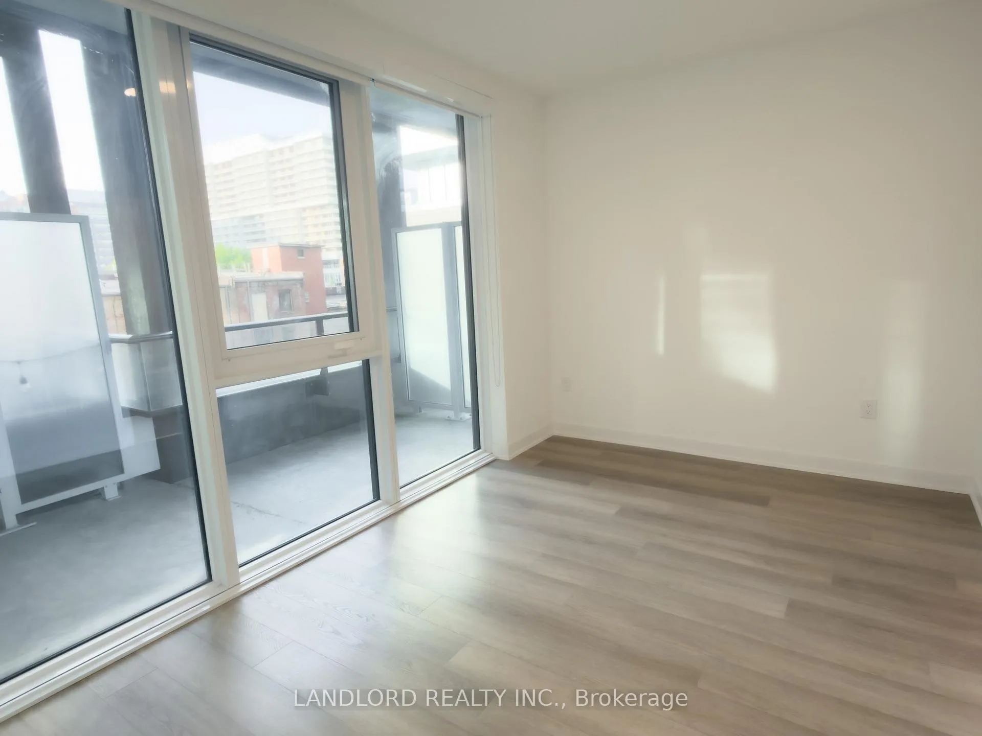 Photo 12 of Unit 501, 9 Tecumseth Street, Toronto, Niagara — HOMEH