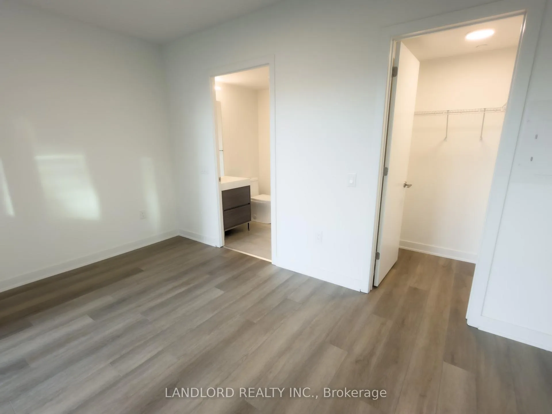Photo 13 of Unit 501, 9 Tecumseth Street, Toronto, Niagara — HOMEH