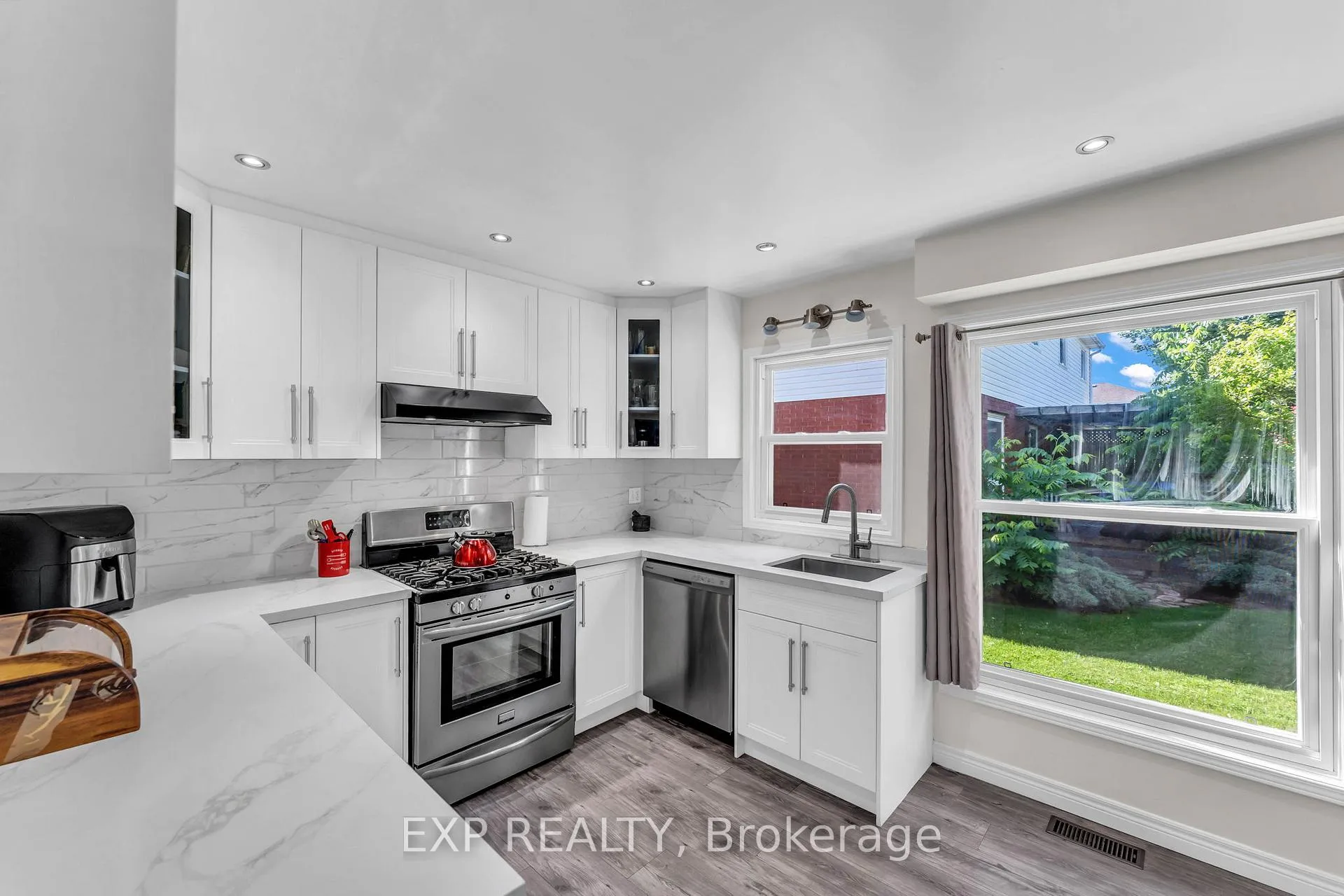 Photo 10 of 5187 Mulberry Drive, Lincoln, Beamsville — HOMEH