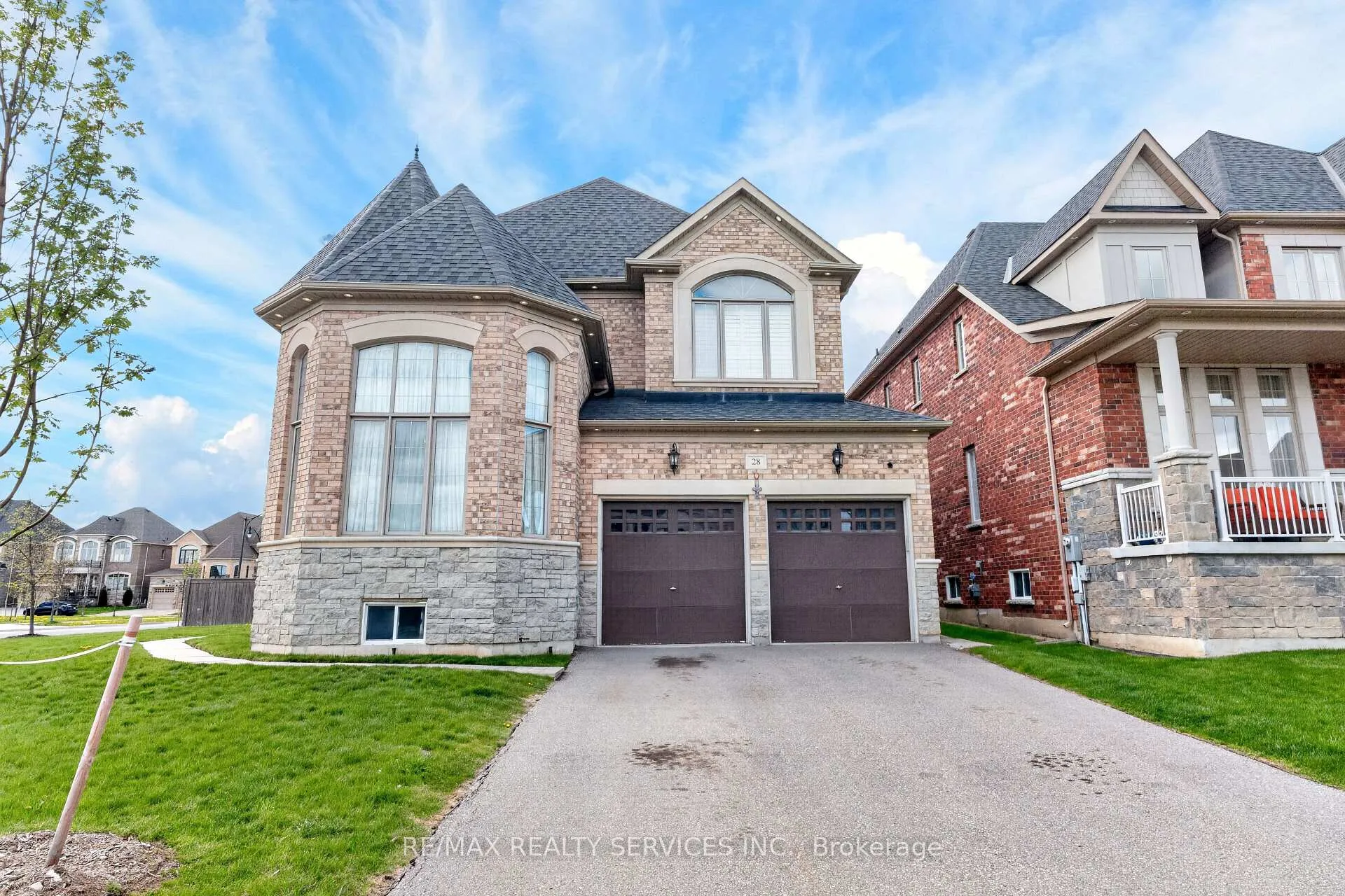 Photo 4 of 28 Pendergast Court, Brampton, Toronto Gore Rural Estate — HOMEH