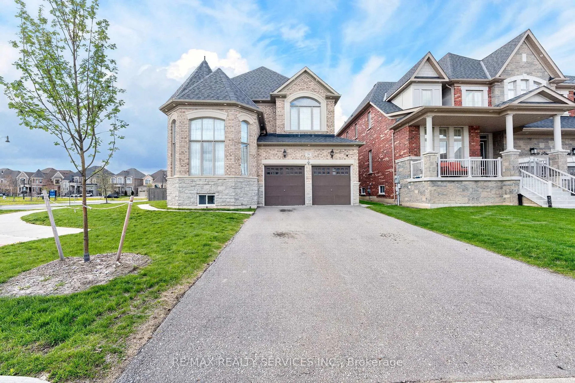 Photo 5 of 28 Pendergast Court, Brampton, Toronto Gore Rural Estate — HOMEH