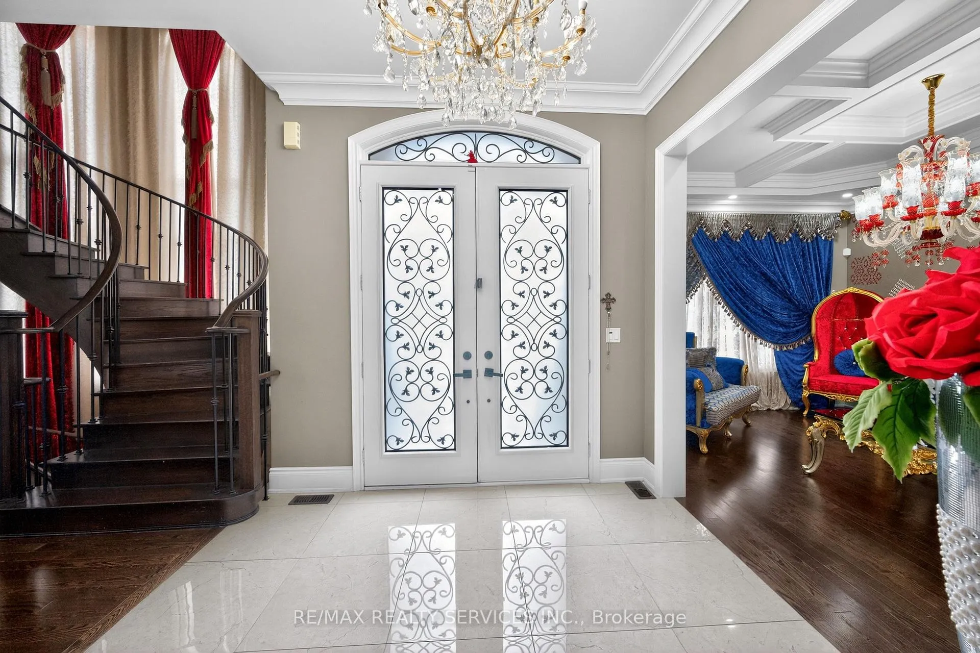 Photo 6 of 28 Pendergast Court, Brampton, Toronto Gore Rural Estate — HOMEH