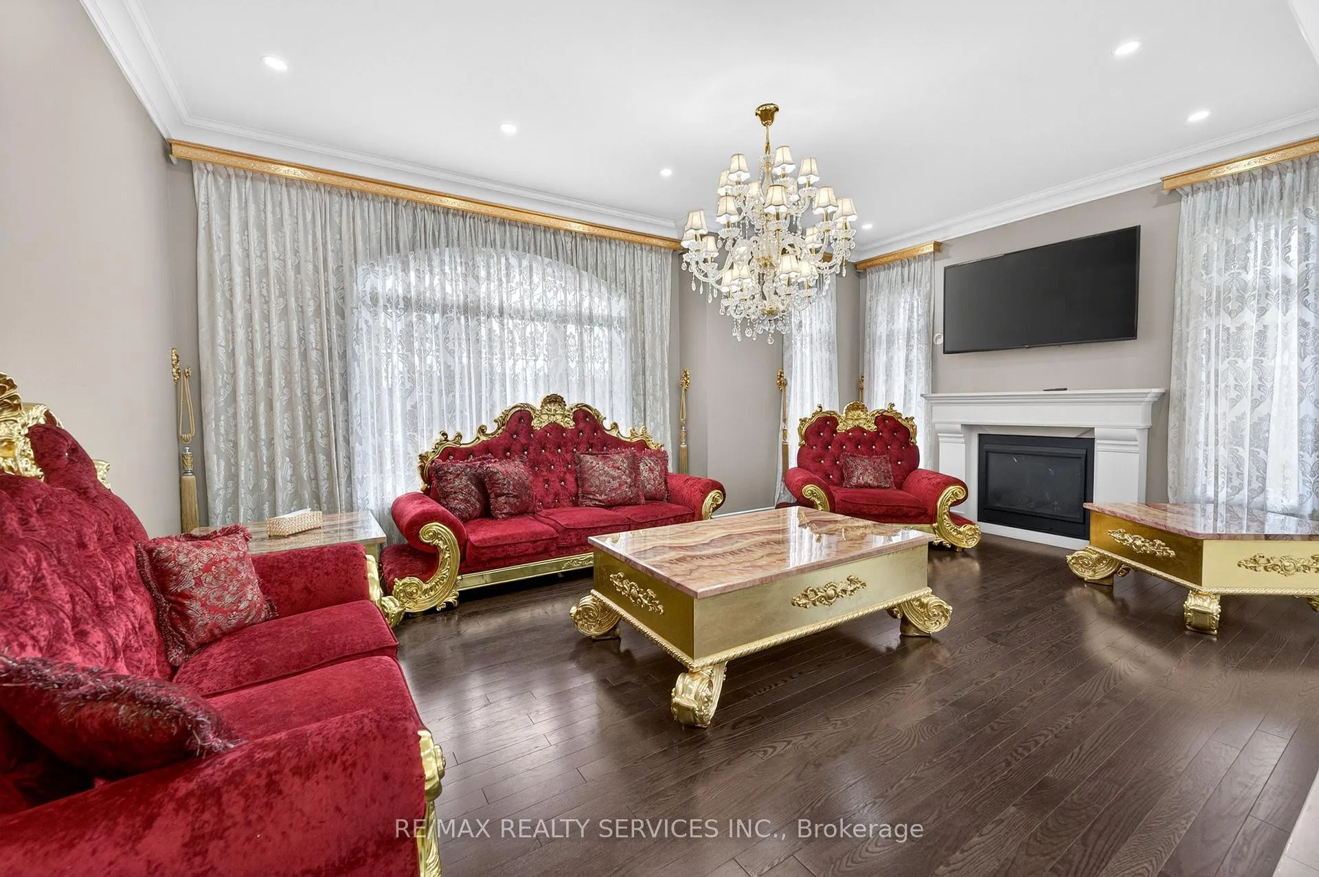 Photo 8 of 28 Pendergast Court, Brampton, Toronto Gore Rural Estate — HOMEH