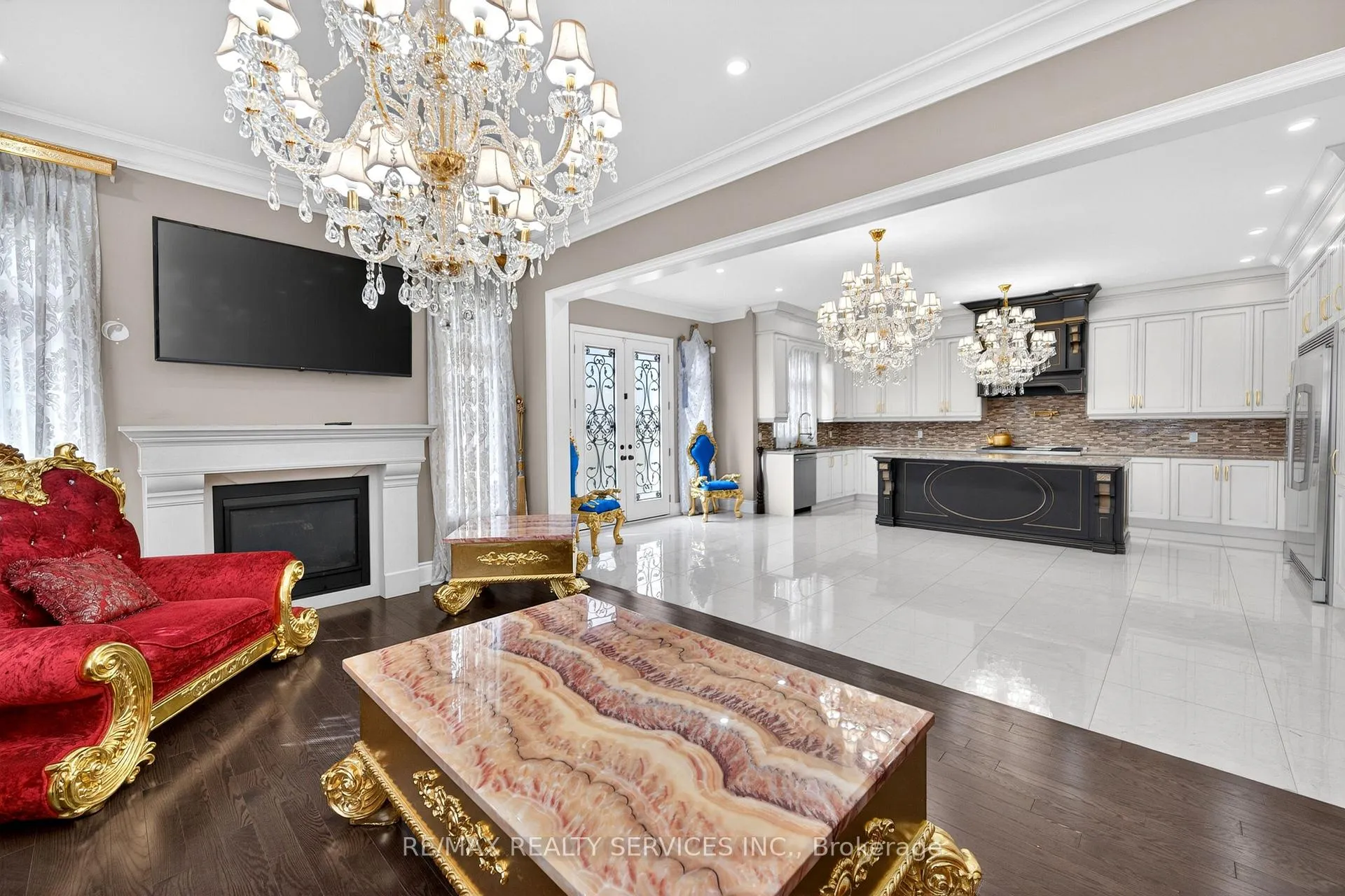 Photo 9 of 28 Pendergast Court, Brampton, Toronto Gore Rural Estate — HOMEH