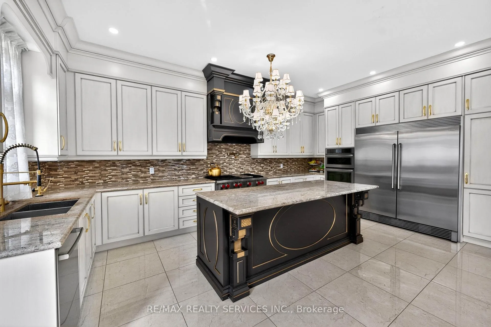 Photo 11 of 28 Pendergast Court, Brampton, Toronto Gore Rural Estate — HOMEH