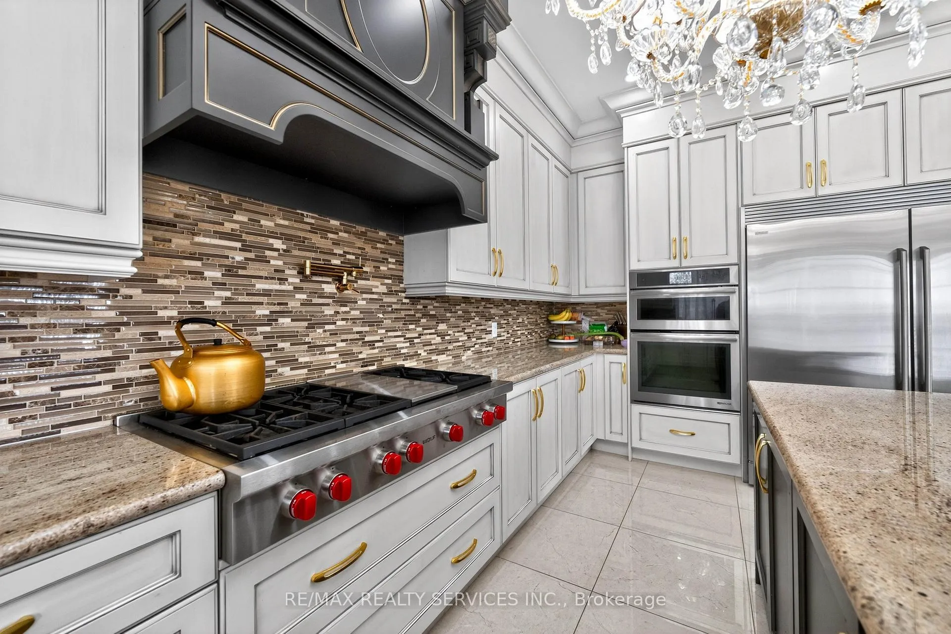 Photo 12 of 28 Pendergast Court, Brampton, Toronto Gore Rural Estate — HOMEH