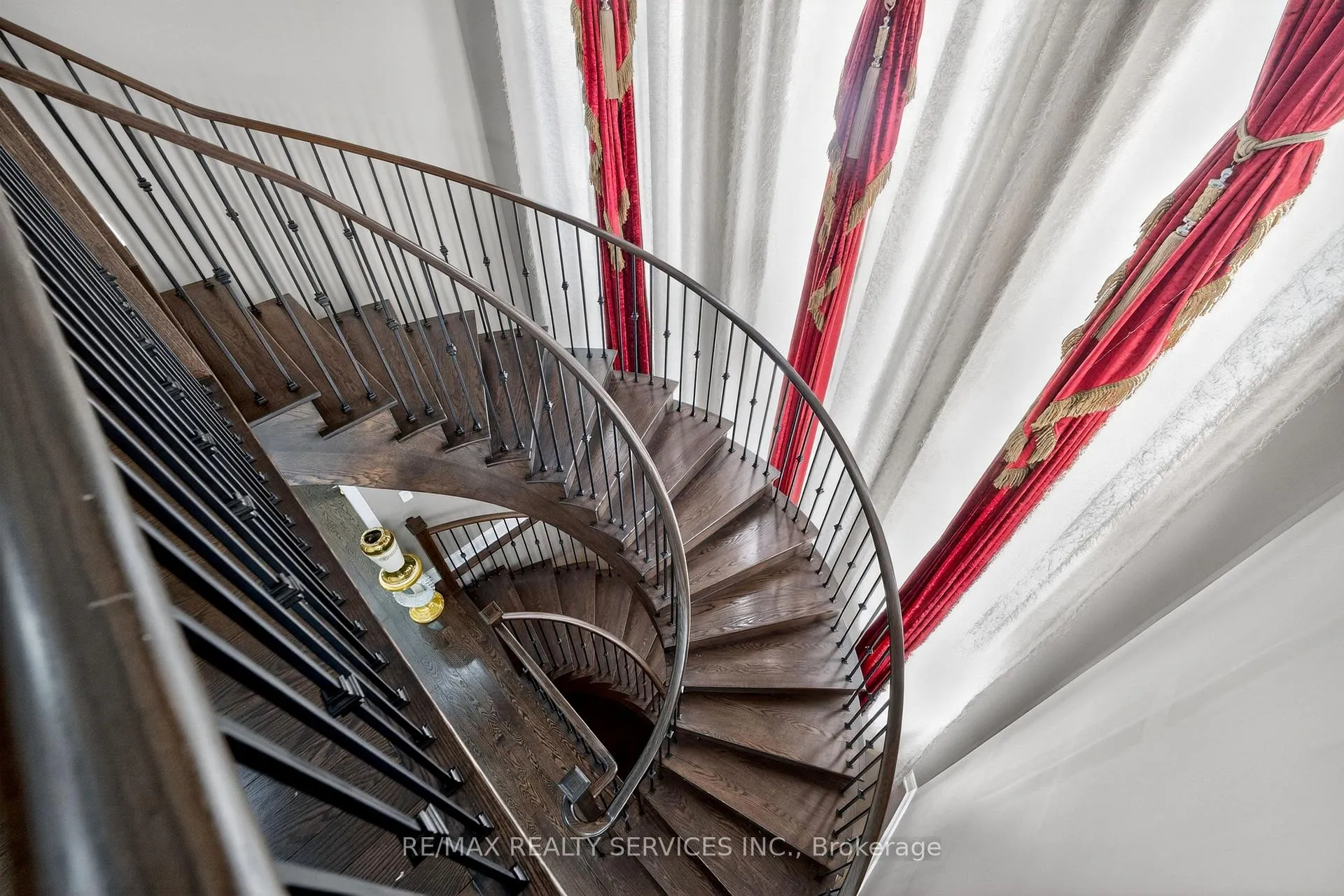 Photo 19 of 28 Pendergast Court, Brampton, Toronto Gore Rural Estate — HOMEH