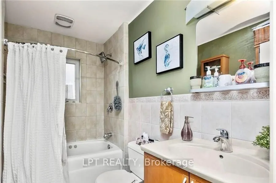 Photo 5 of 20 Gregory Street, Brampton, Downtown Brampton — HOMEH