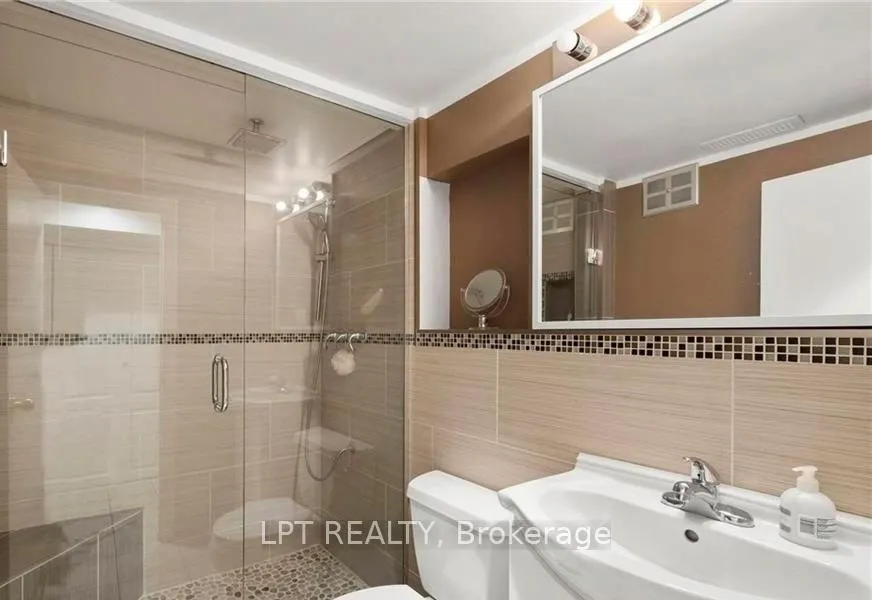 Photo 10 of 20 Gregory Street, Brampton, Downtown Brampton — HOMEH