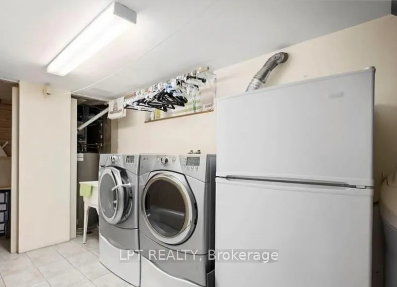 Photo 11 of 20 Gregory Street, Brampton, Downtown Brampton — HOMEH