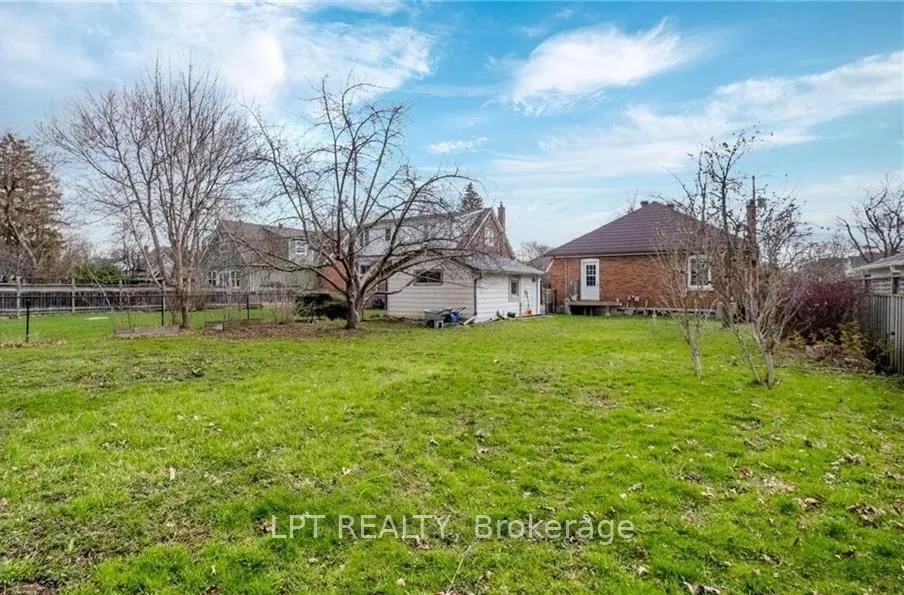 Photo 12 of 20 Gregory Street, Brampton, Downtown Brampton — HOMEH