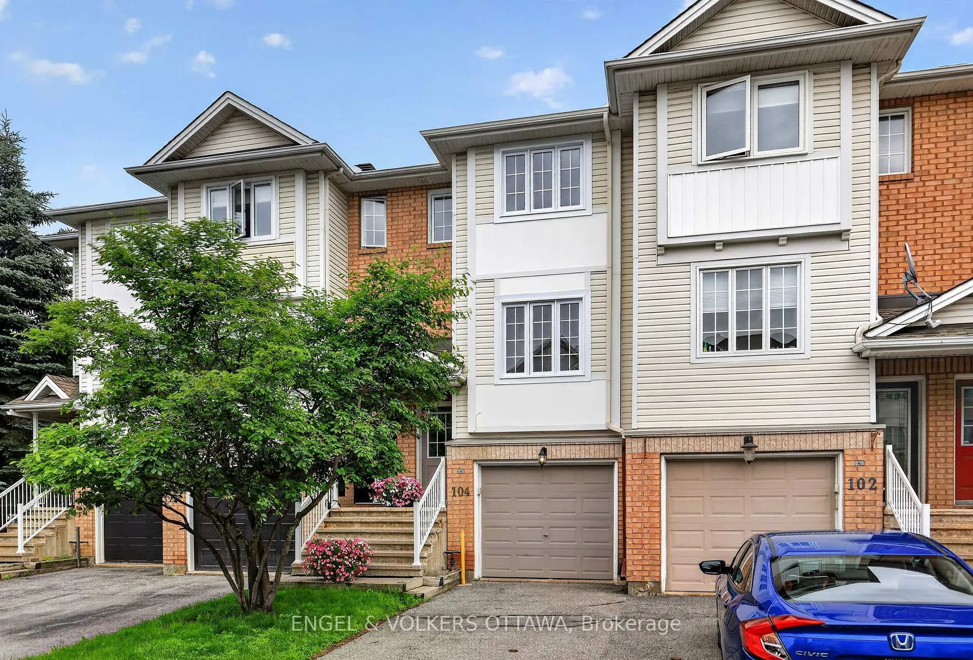 Photo 1 of 104 Manhattan Crescent, Ottawa, Central Park — HOMEH