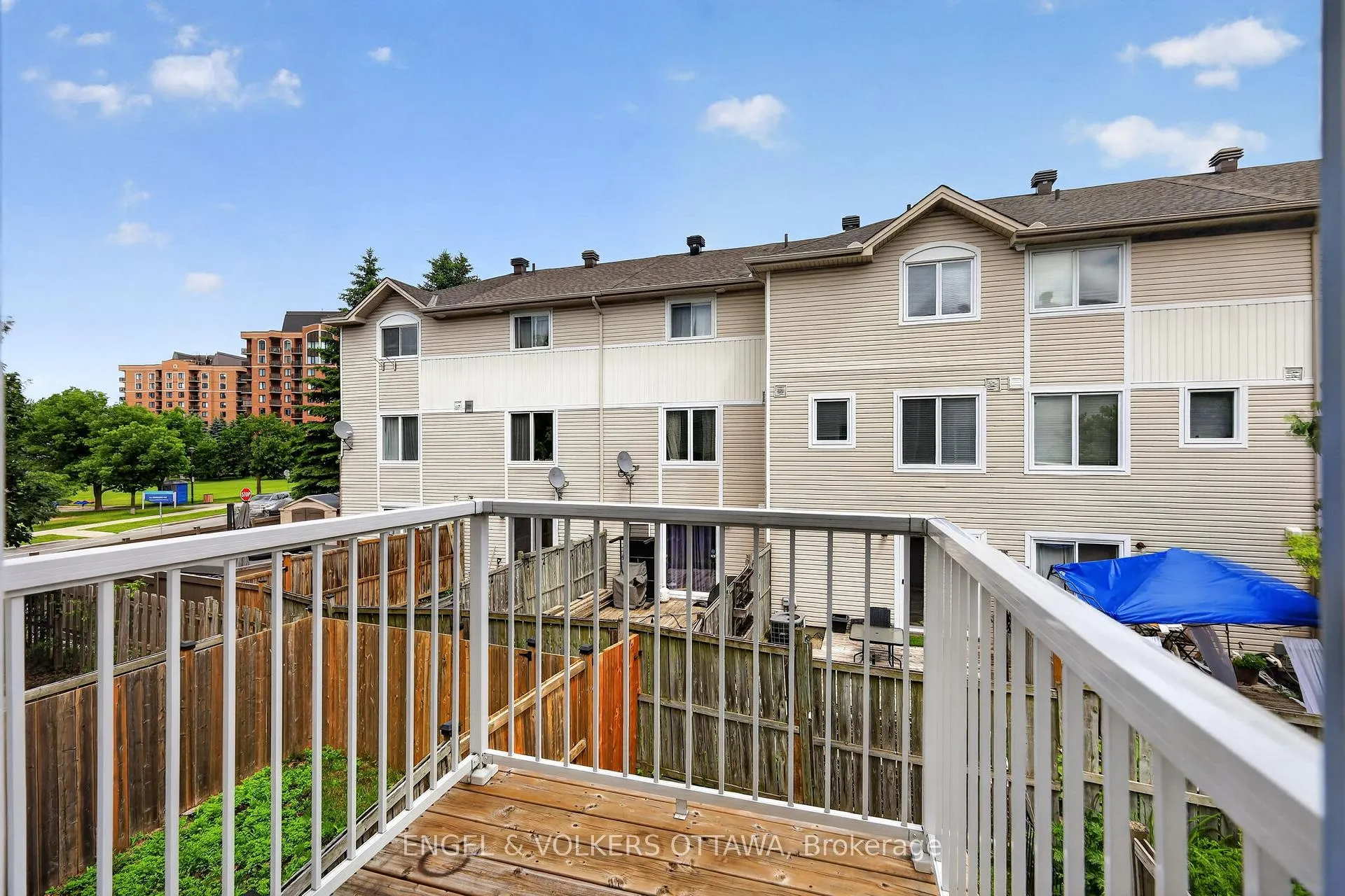 Photo 9 of 104 Manhattan Crescent, Ottawa, Central Park — HOMEH