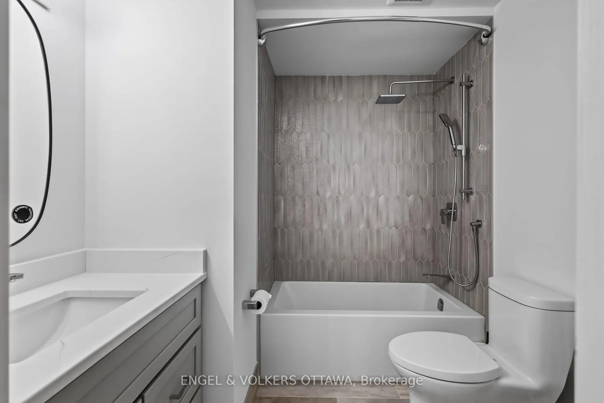 Photo 14 of 104 Manhattan Crescent, Ottawa, Central Park — HOMEH