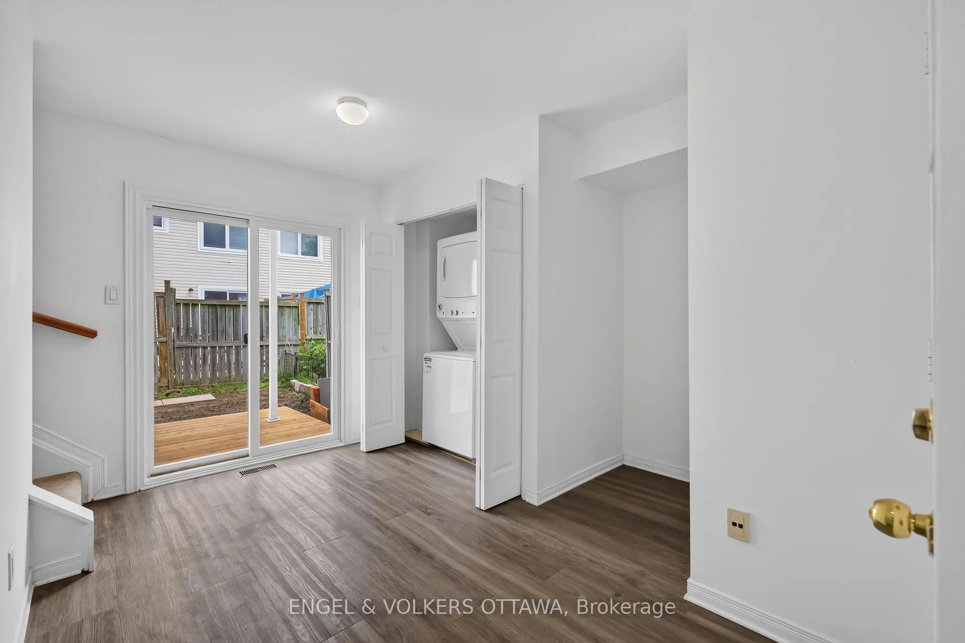 Photo 18 of 104 Manhattan Crescent, Ottawa, Central Park — HOMEH