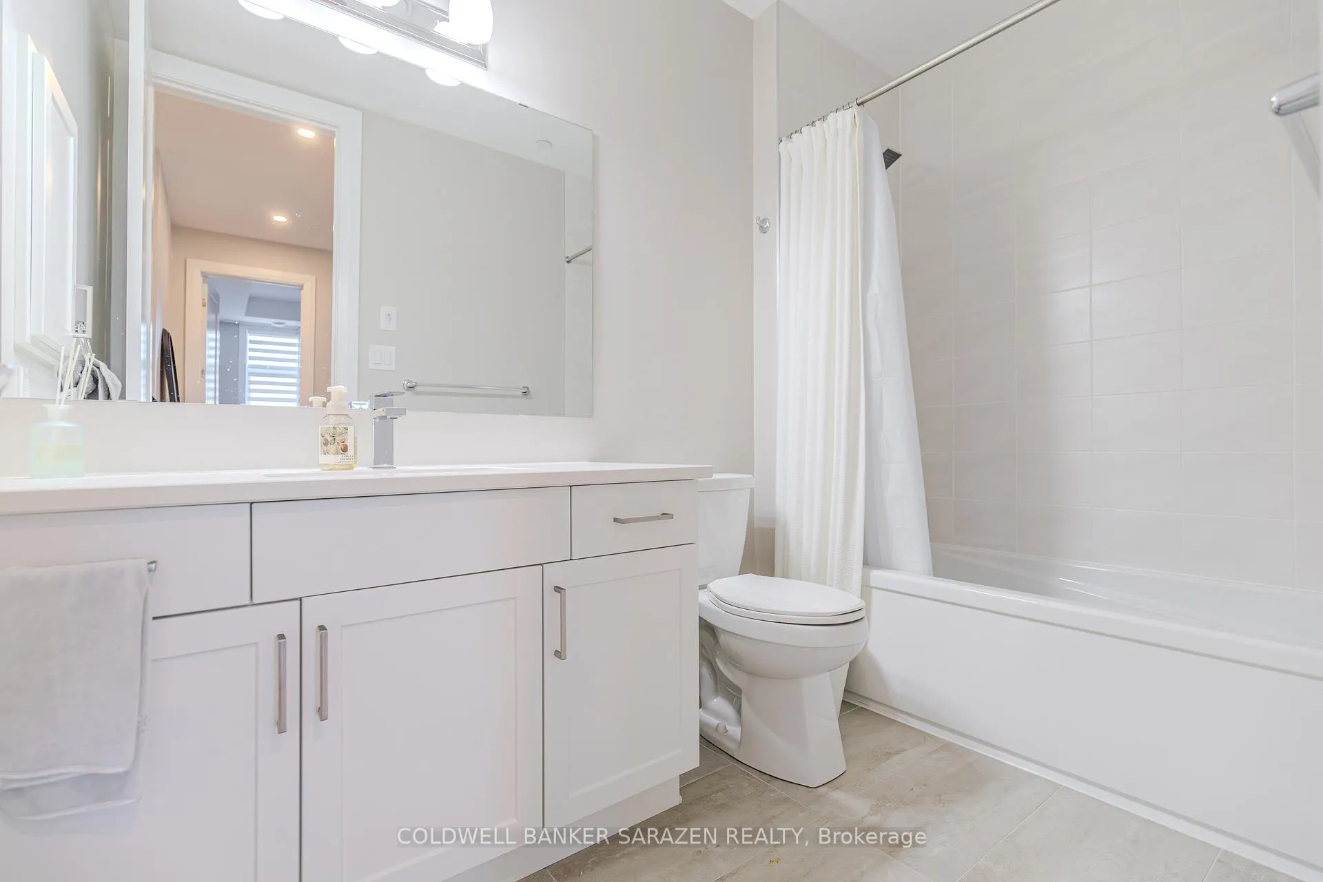 Photo 14 of Unit 201, 110 Cortile Private, Ottawa, Riverside South/Gloucester Glen — HOMEH