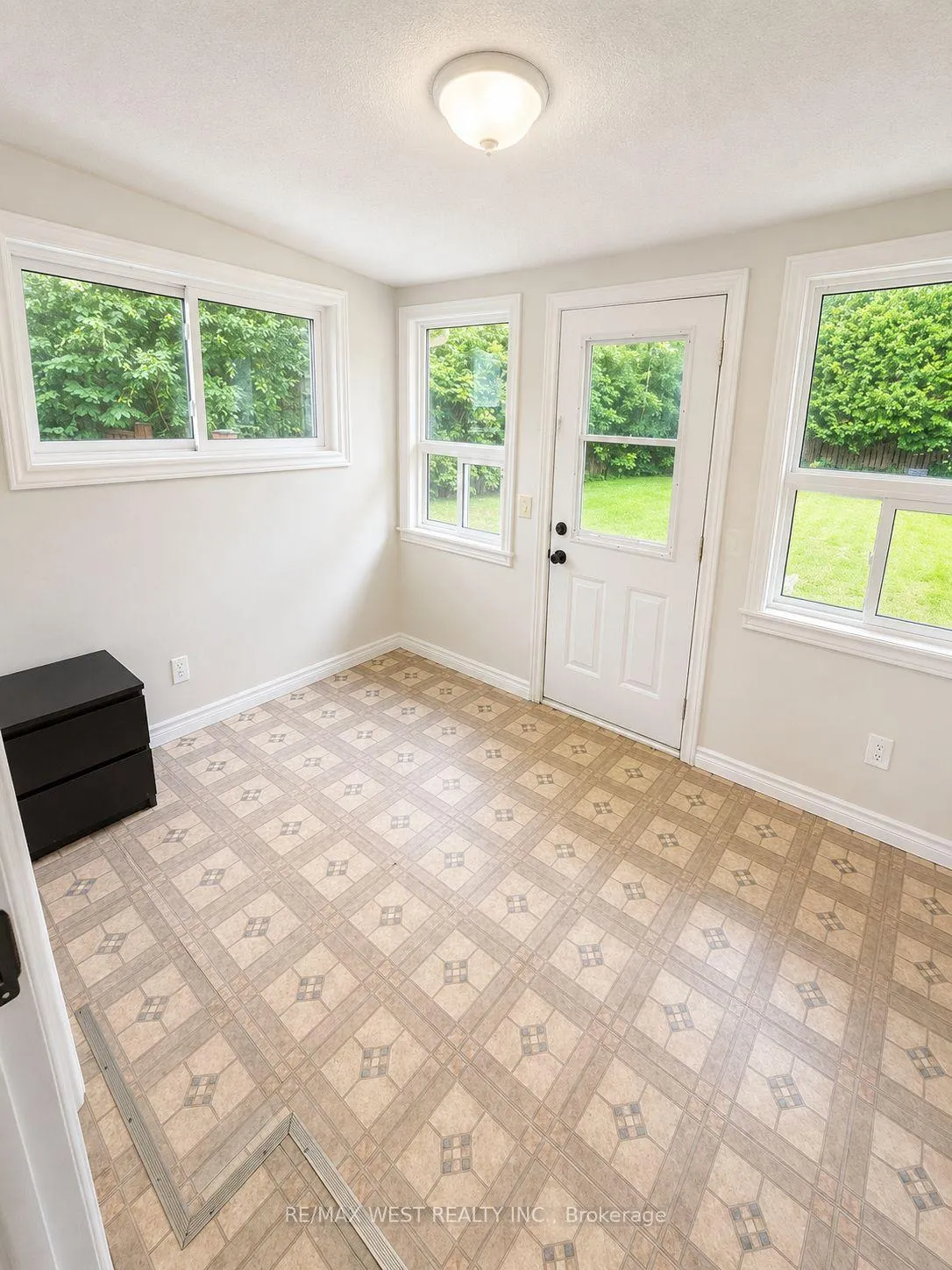 Photo 8 of Unit Main Floor, 120 Bell Drive, Whitby, Lynde Creek — HOMEH