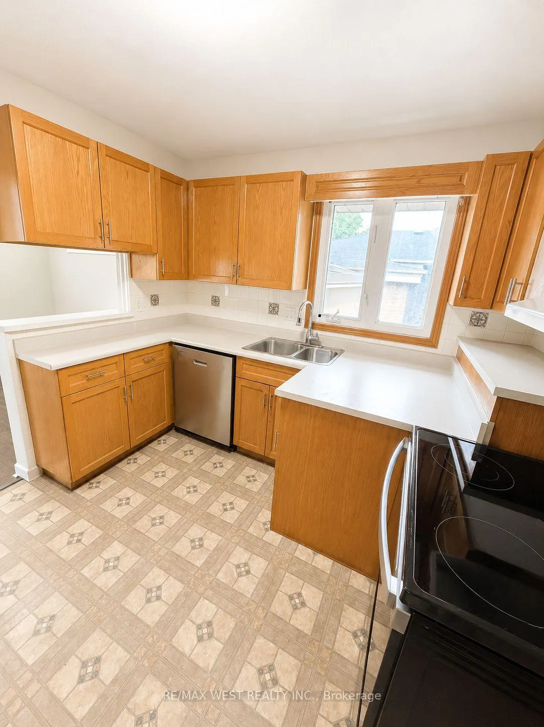 Photo 9 of Unit Main Floor, 120 Bell Drive, Whitby, Lynde Creek — HOMEH