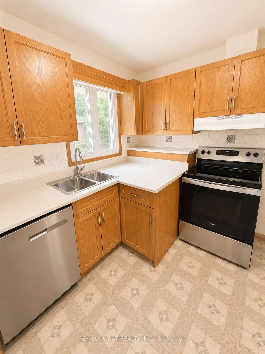 Photo 11 of Unit Main Floor, 120 Bell Drive, Whitby, Lynde Creek — HOMEH