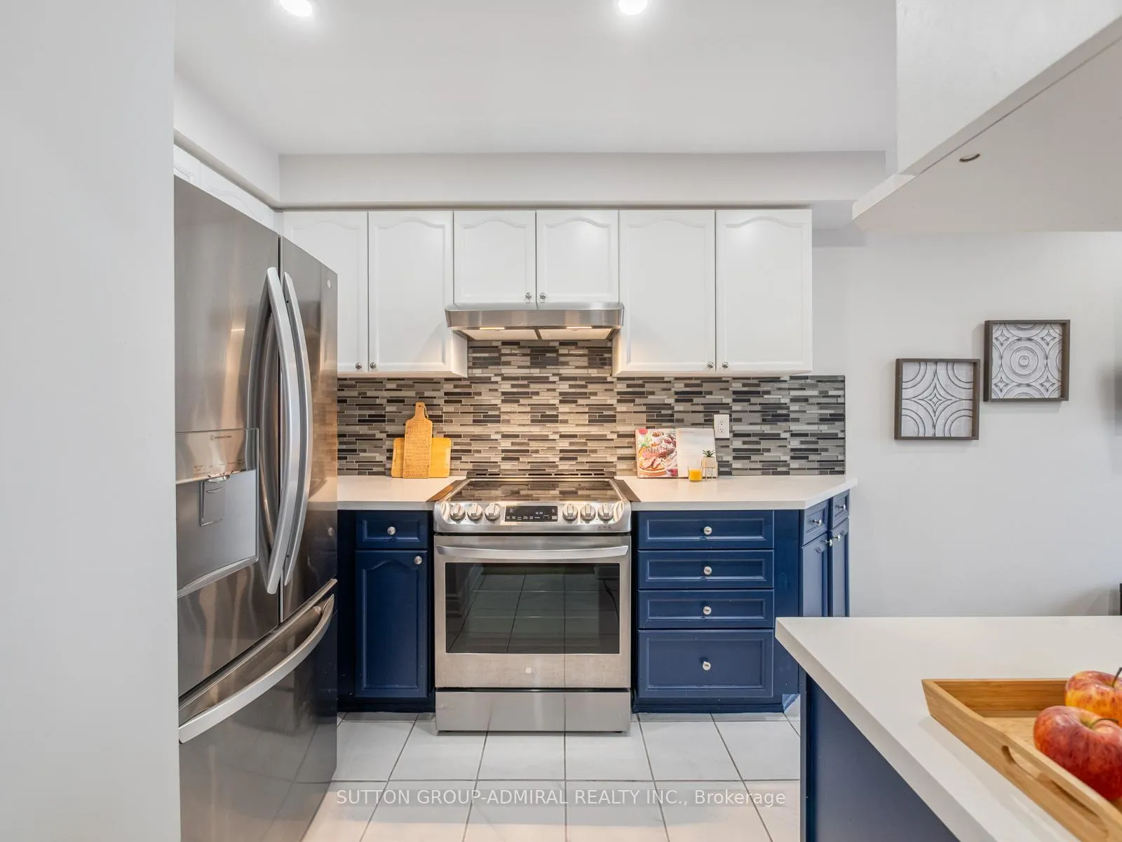 Photo 4 of 81 Parktree Drive, Vaughan, Maple — HOMEH