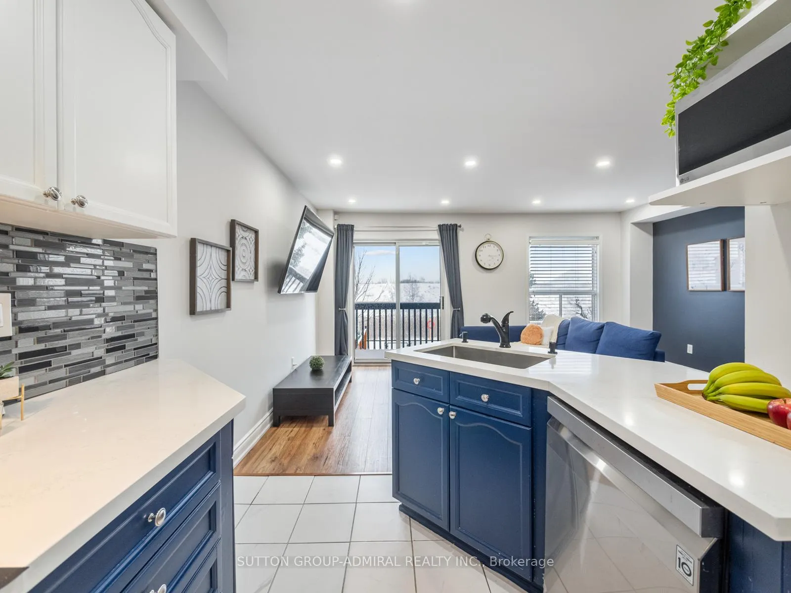 Photo 5 of 81 Parktree Drive, Vaughan, Maple — HOMEH