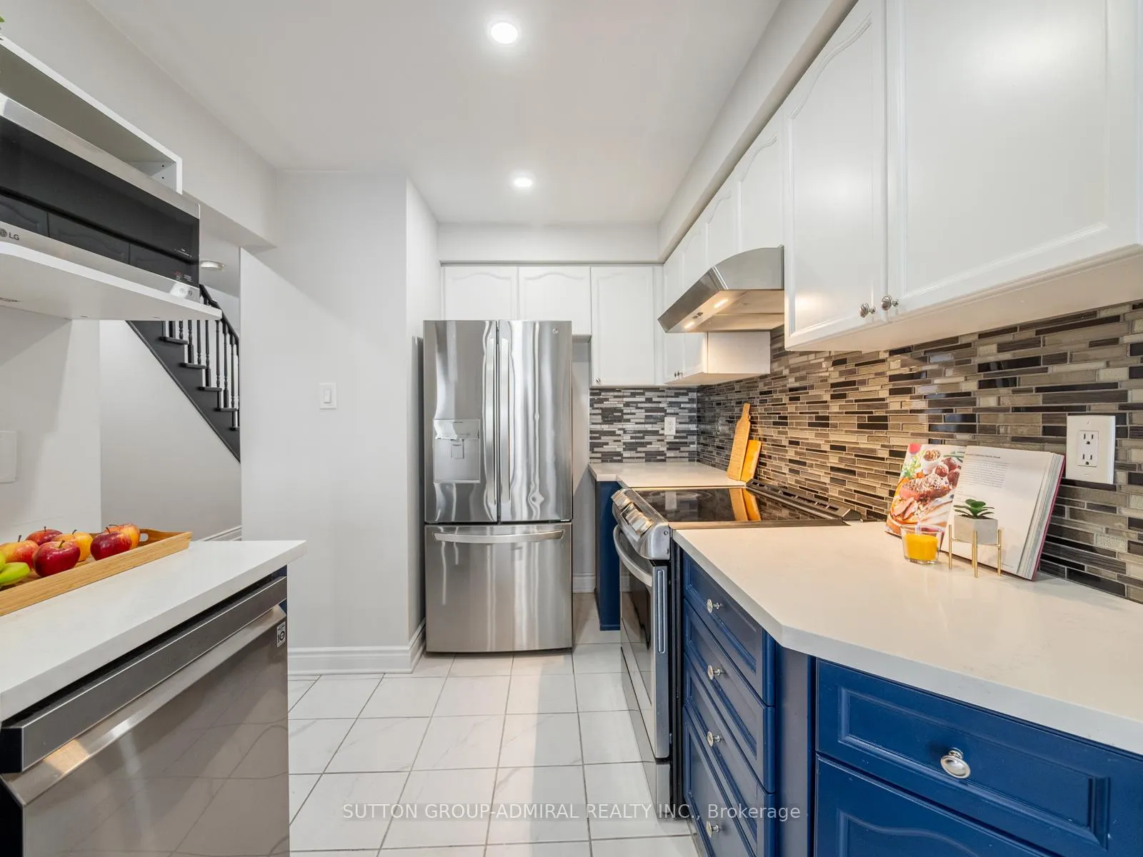 Photo 6 of 81 Parktree Drive, Vaughan, Maple — HOMEH