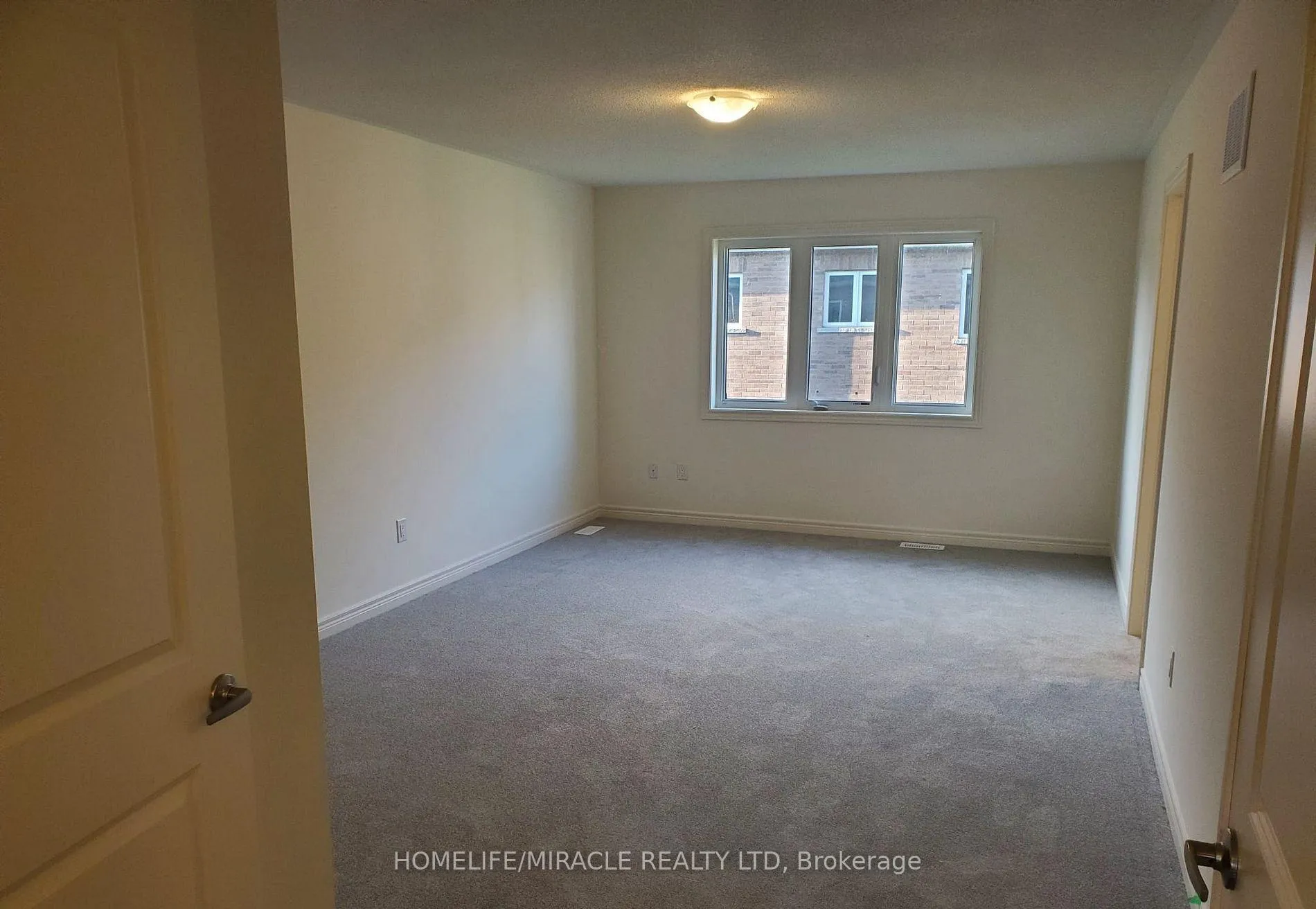 Photo 8 of 12 Gosset Road, Brampton, Brampton West — HOMEH
