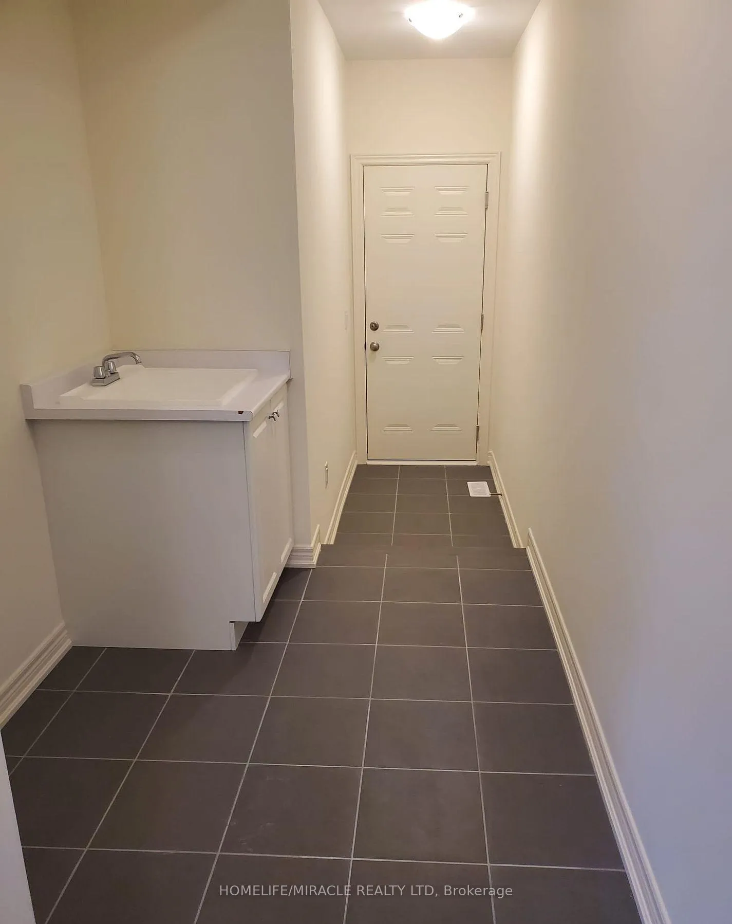 Photo 15 of 12 Gosset Road, Brampton, Brampton West — HOMEH