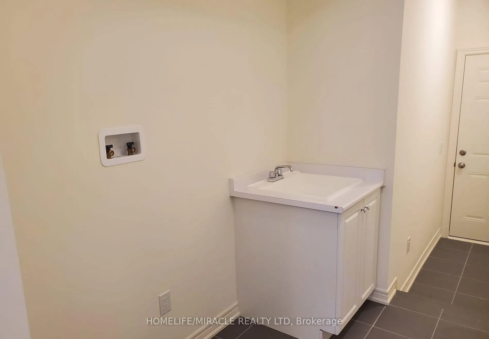 Photo 16 of 12 Gosset Road, Brampton, Brampton West — HOMEH