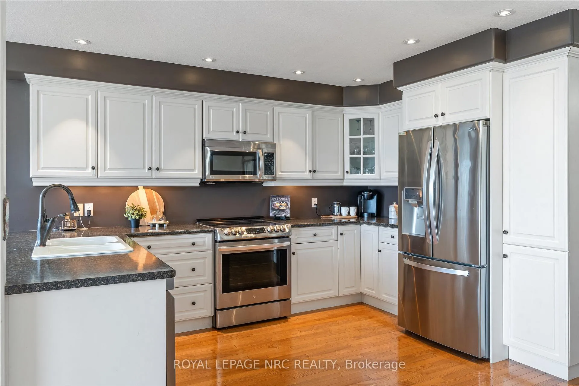 Photo 12 of Unit 50, 11 Lakeside Drive, St. Catharines, Port Weller — HOMEH