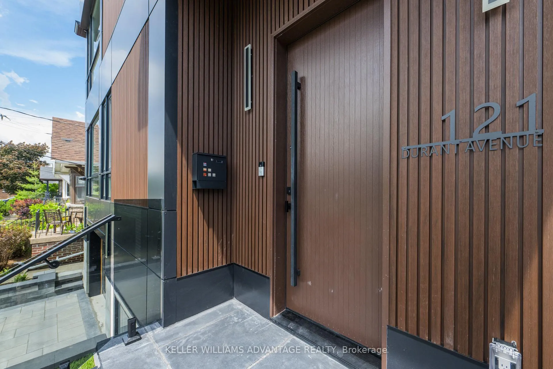 Photo 3 of 121 Durant Avenue, Toronto, East York — HOMEH