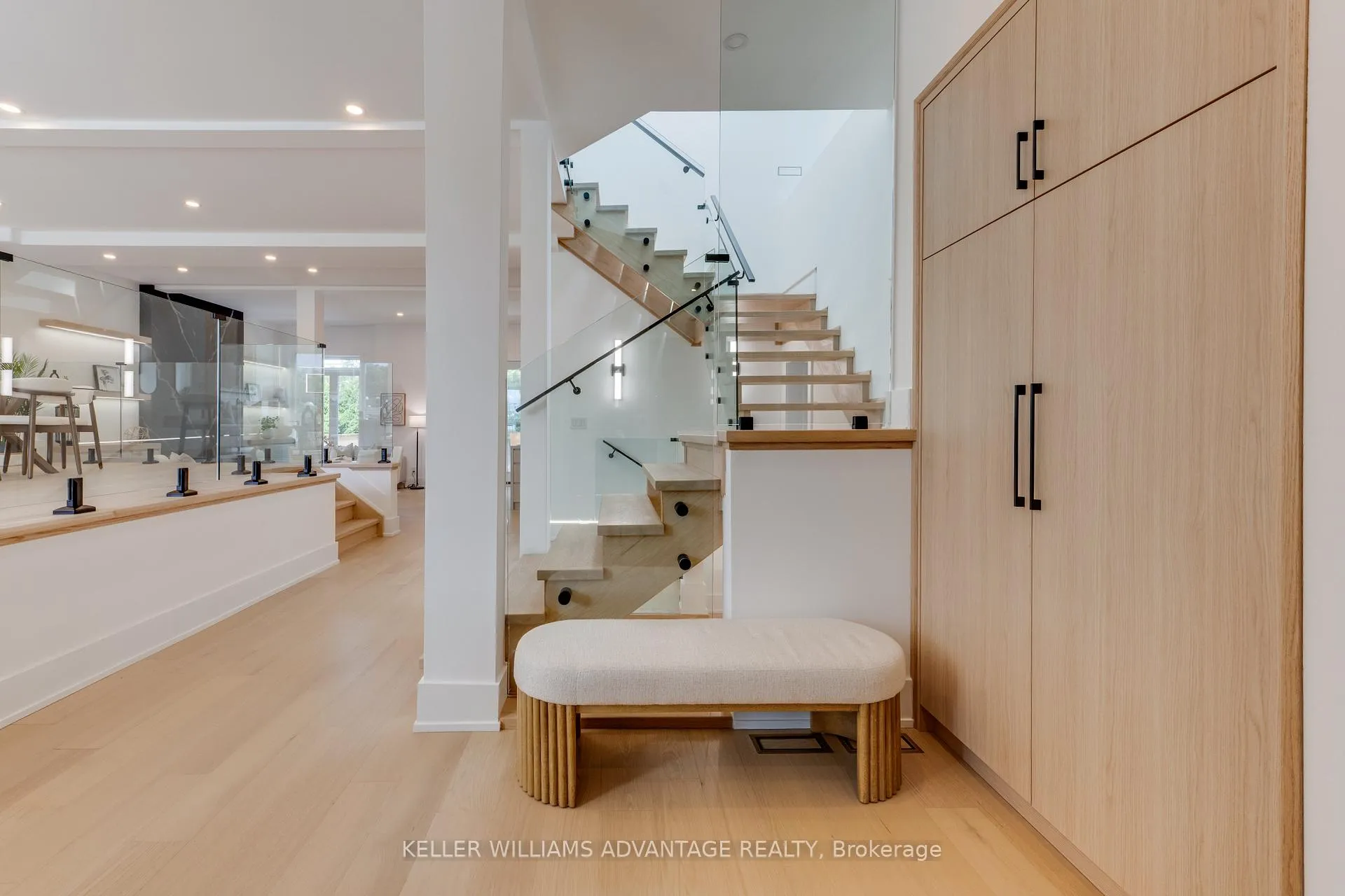 Photo 5 of 121 Durant Avenue, Toronto, East York — HOMEH