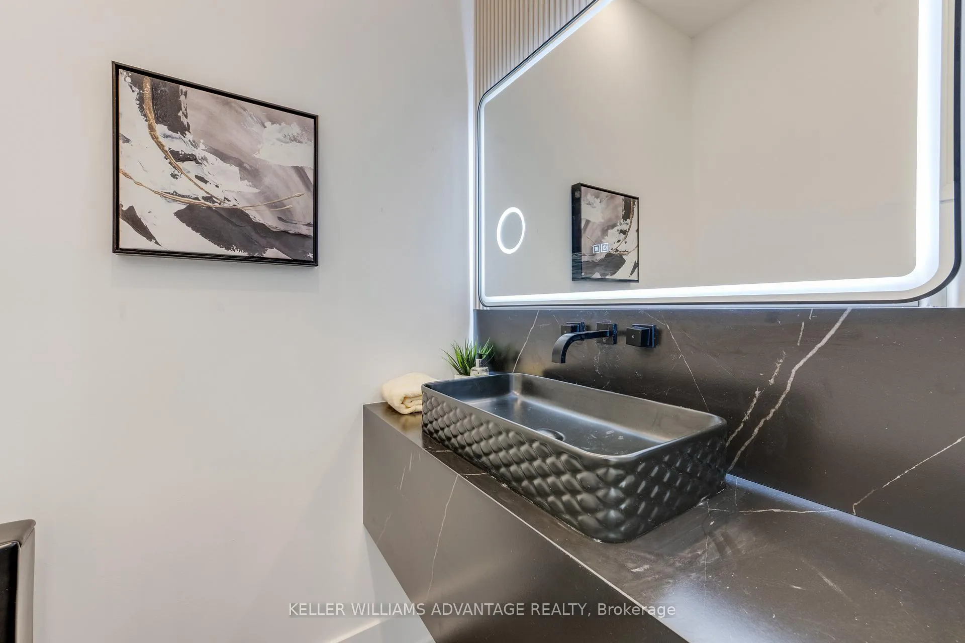 Photo 6 of 121 Durant Avenue, Toronto, East York — HOMEH