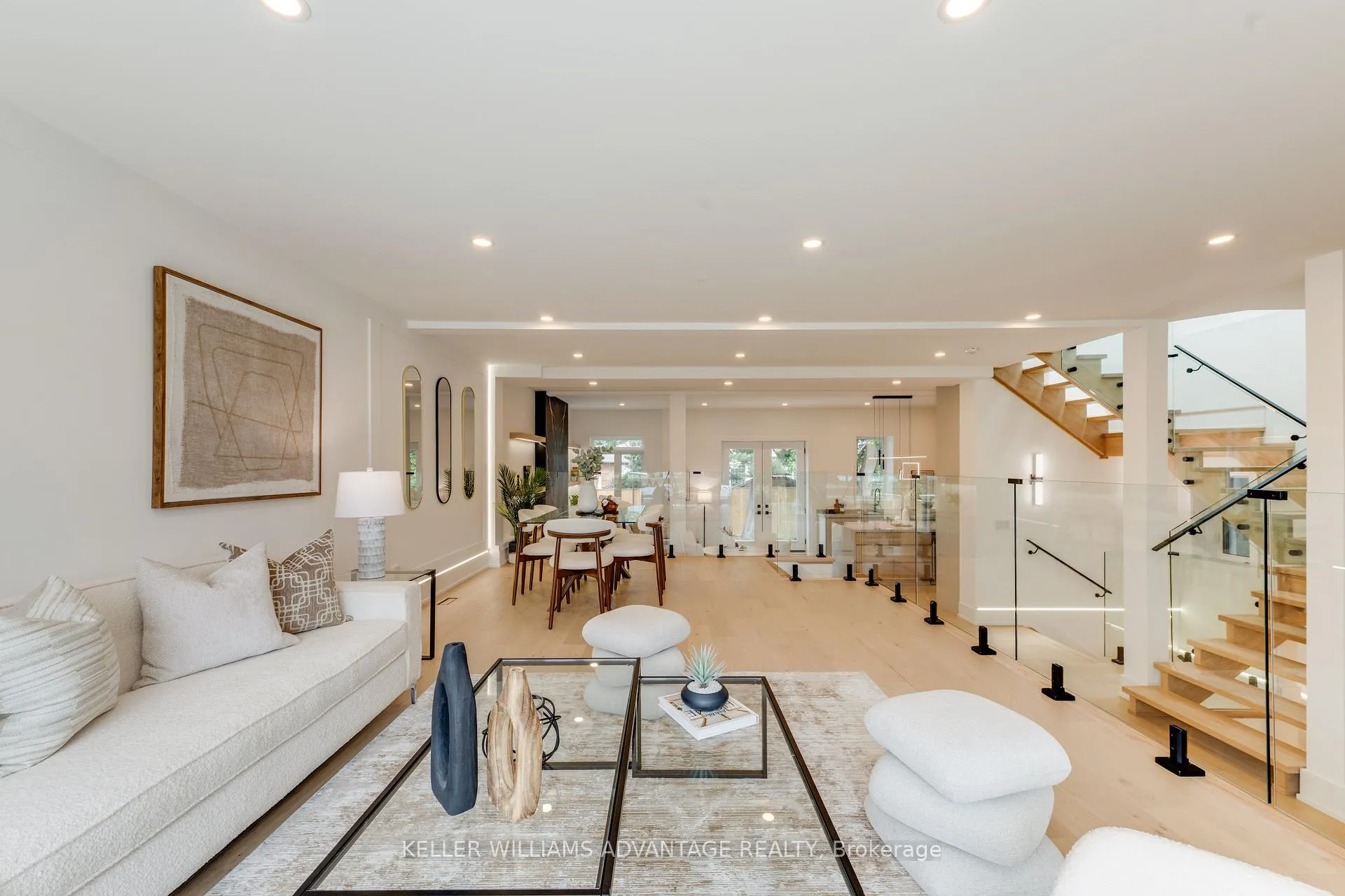 Photo 10 of 121 Durant Avenue, Toronto, East York — HOMEH