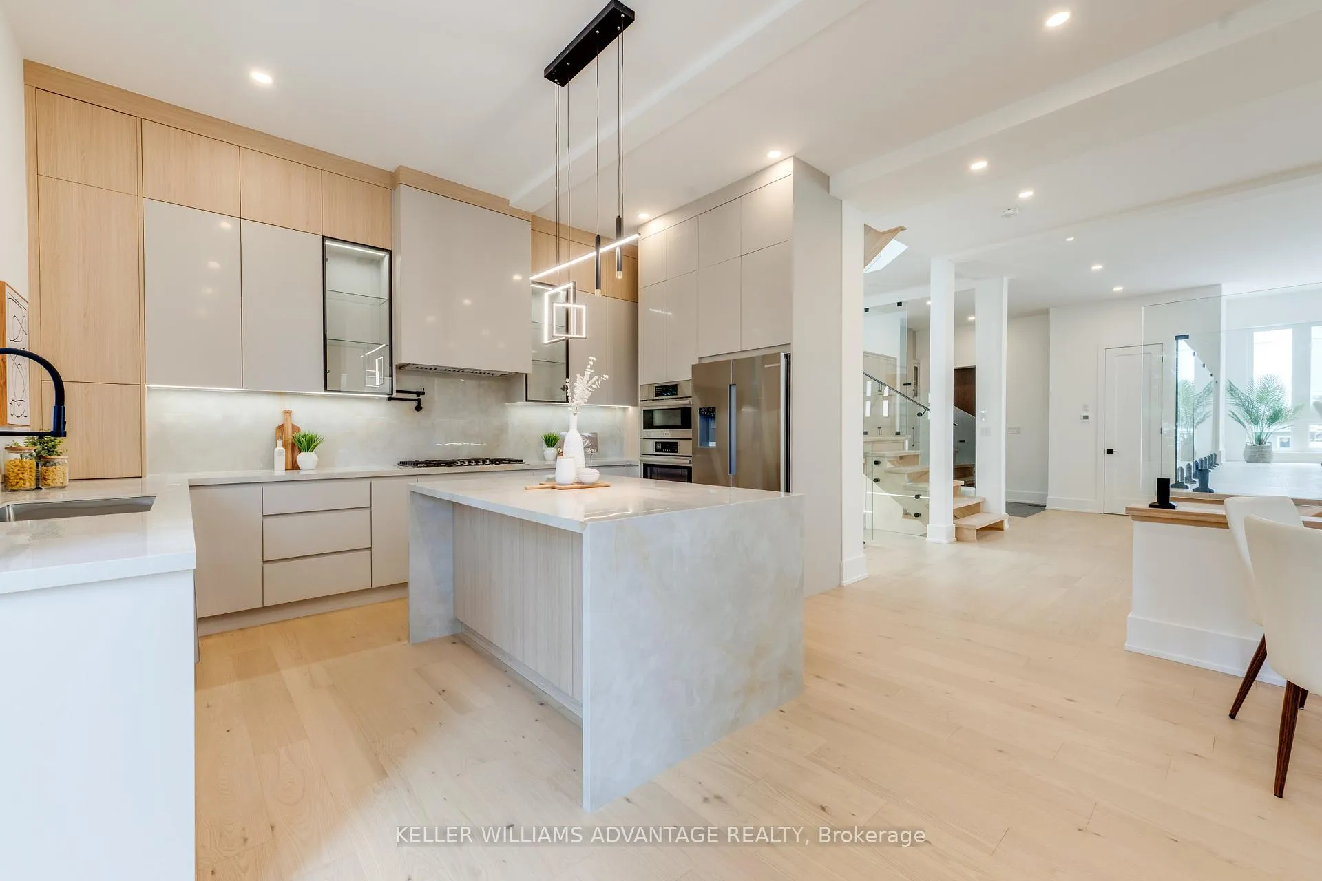 Photo 14 of 121 Durant Avenue, Toronto, East York — HOMEH