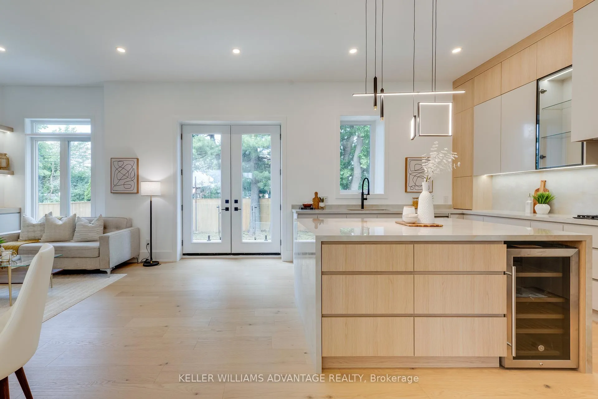 Photo 15 of 121 Durant Avenue, Toronto, East York — HOMEH