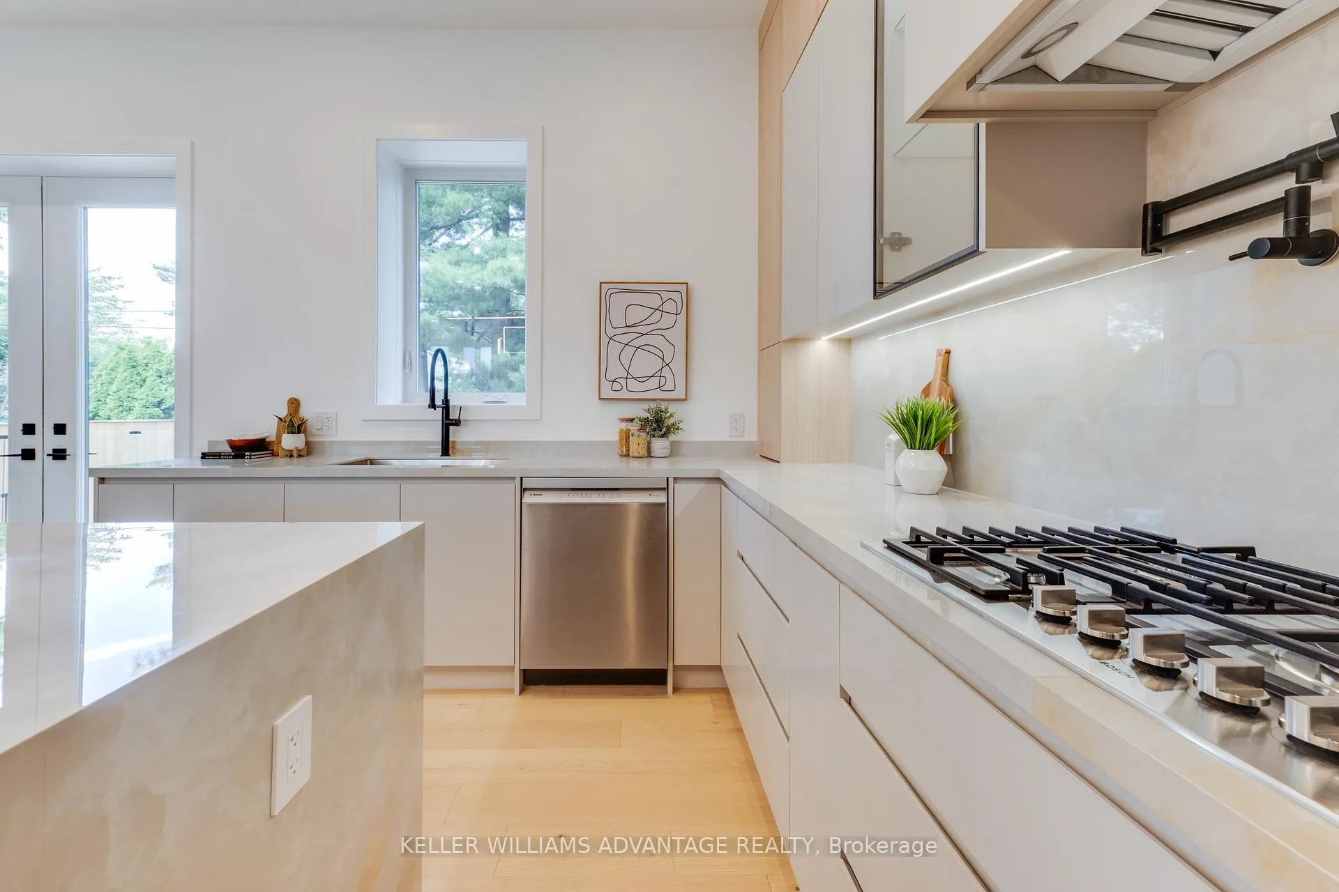 Photo 16 of 121 Durant Avenue, Toronto, East York — HOMEH